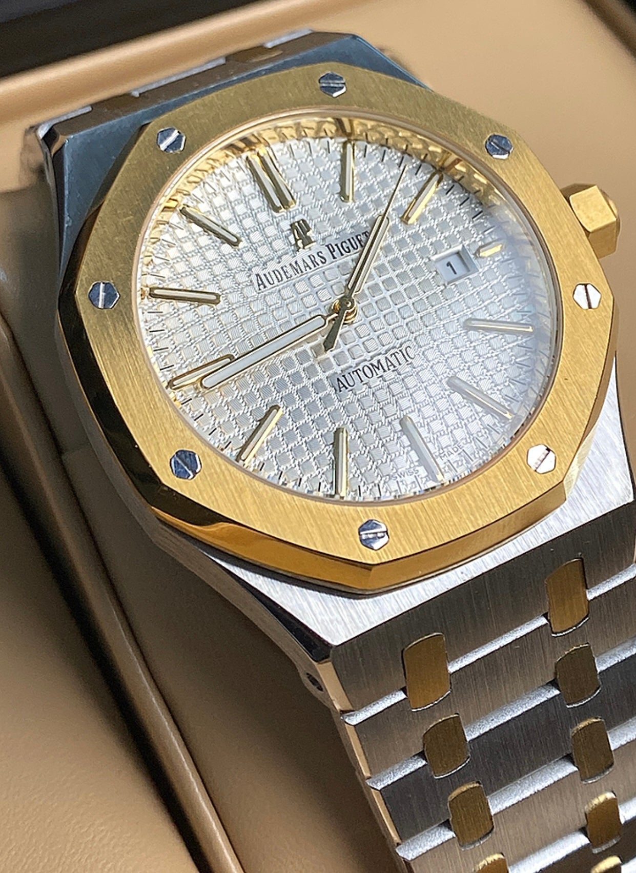 Audemars Pigue  Royal Oak Gold 41 mm (كلين تايتل)