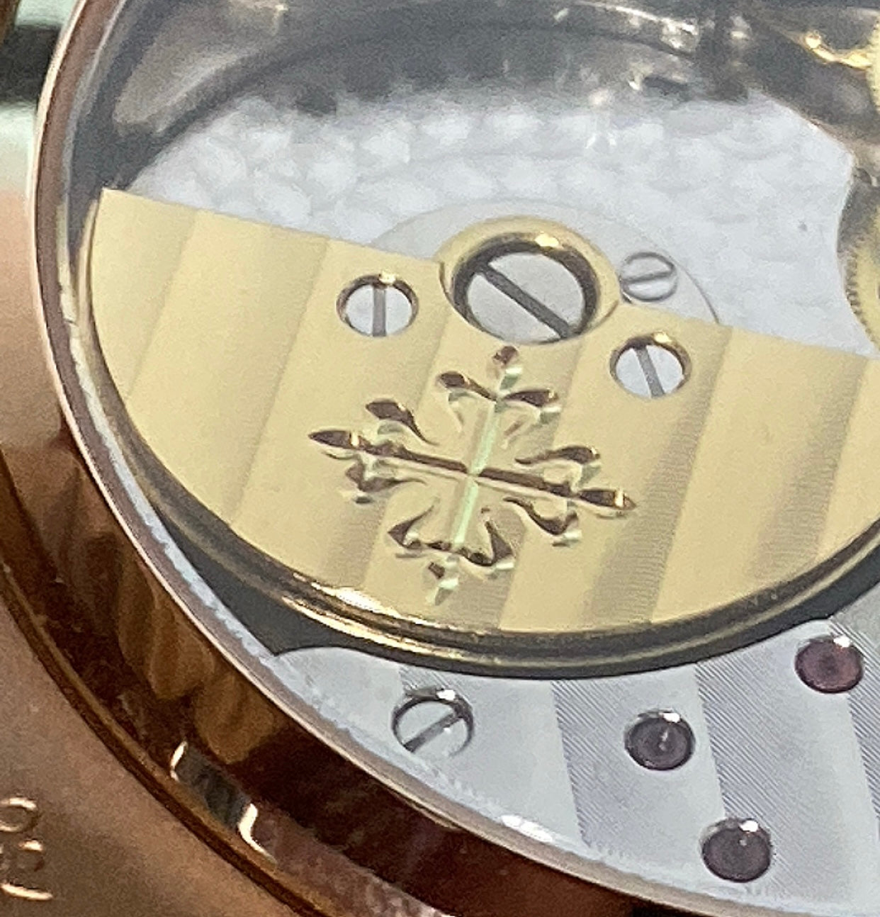 patek philippe 5712 - تطابق ١٠٠٪ ماكينة سويسري ذهب وردي عيار ١٨ طلاء بنفس درجة الباتيك جلد طبيعي  حجر زركيون مطابق للالماس
