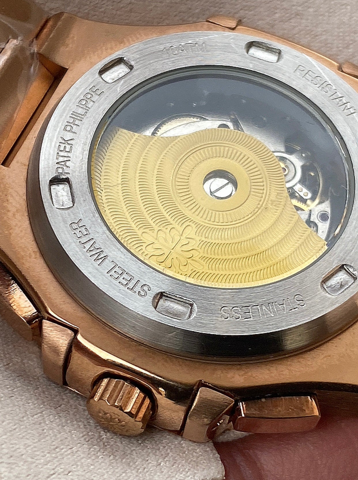 40.5 mm  السعر بالاردني ٣٠٠ دينار باتيك فيليب نوتلس كرونوجراف روزجولد - جراند ماستر