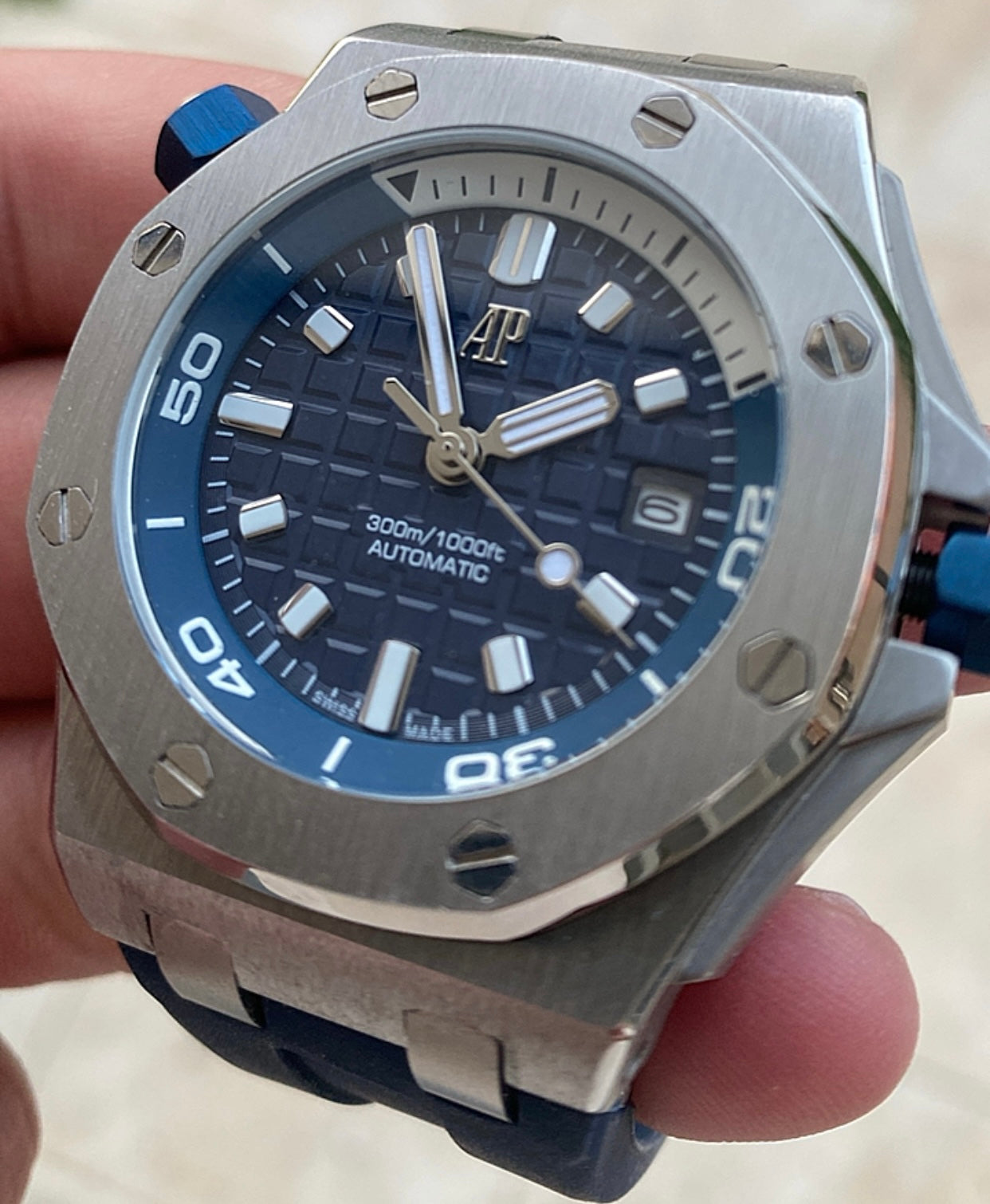 AP offshore 42 mm  - اوف شور كلون طبق الأصل - قطعة واحدةا لون فسفور ستراب رابر كحلي   (AP 6)