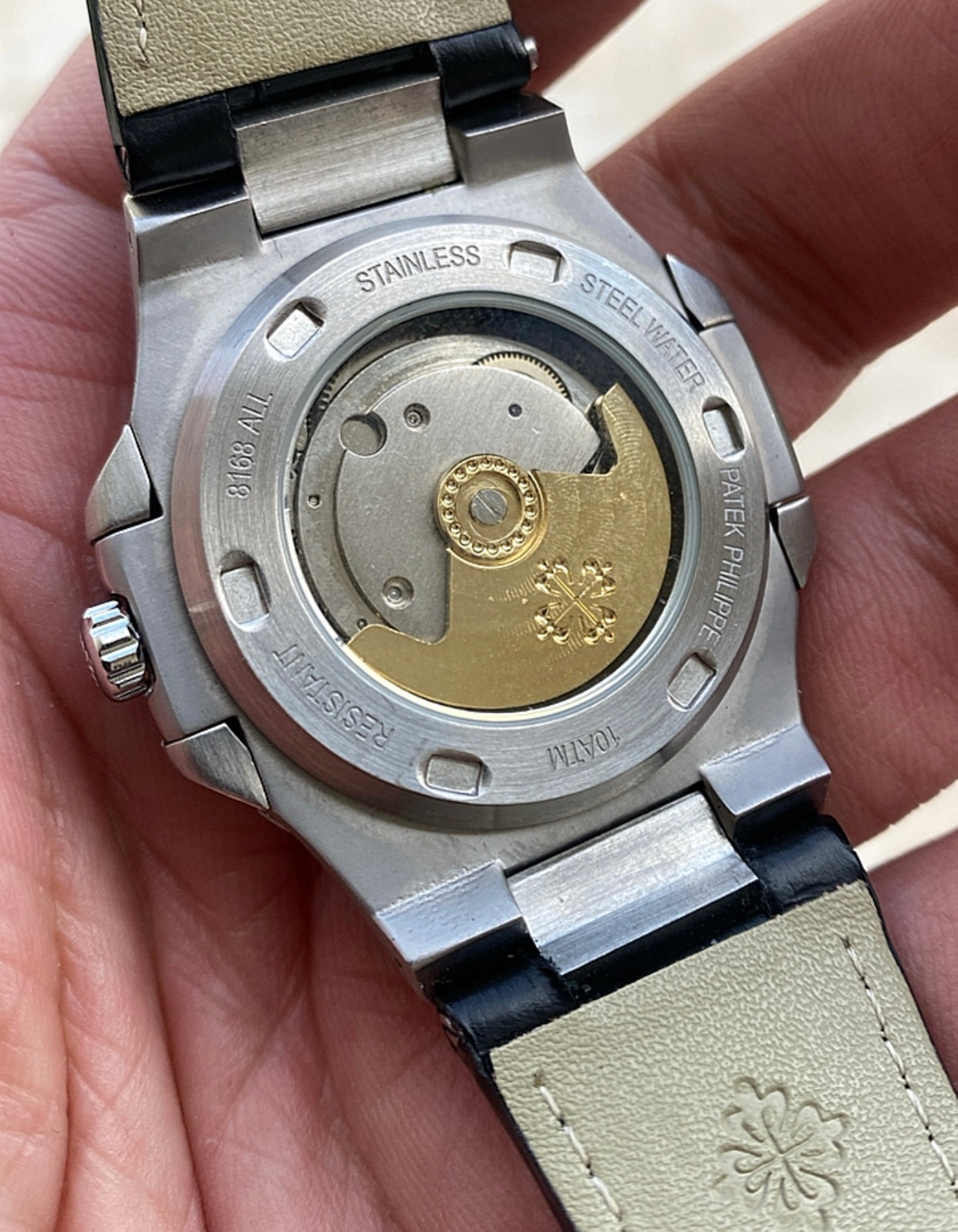 40.5 mm باتيك فيليب نوتلس - جلد داخل اسود - كلين تايتل