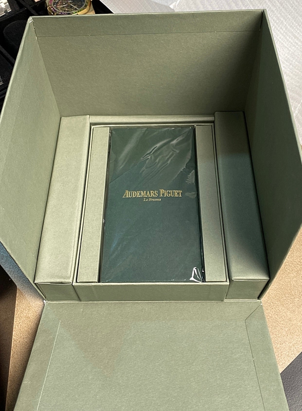 Audemars Pigue Calendar Rosegold  41 mm (كلين تايتل)