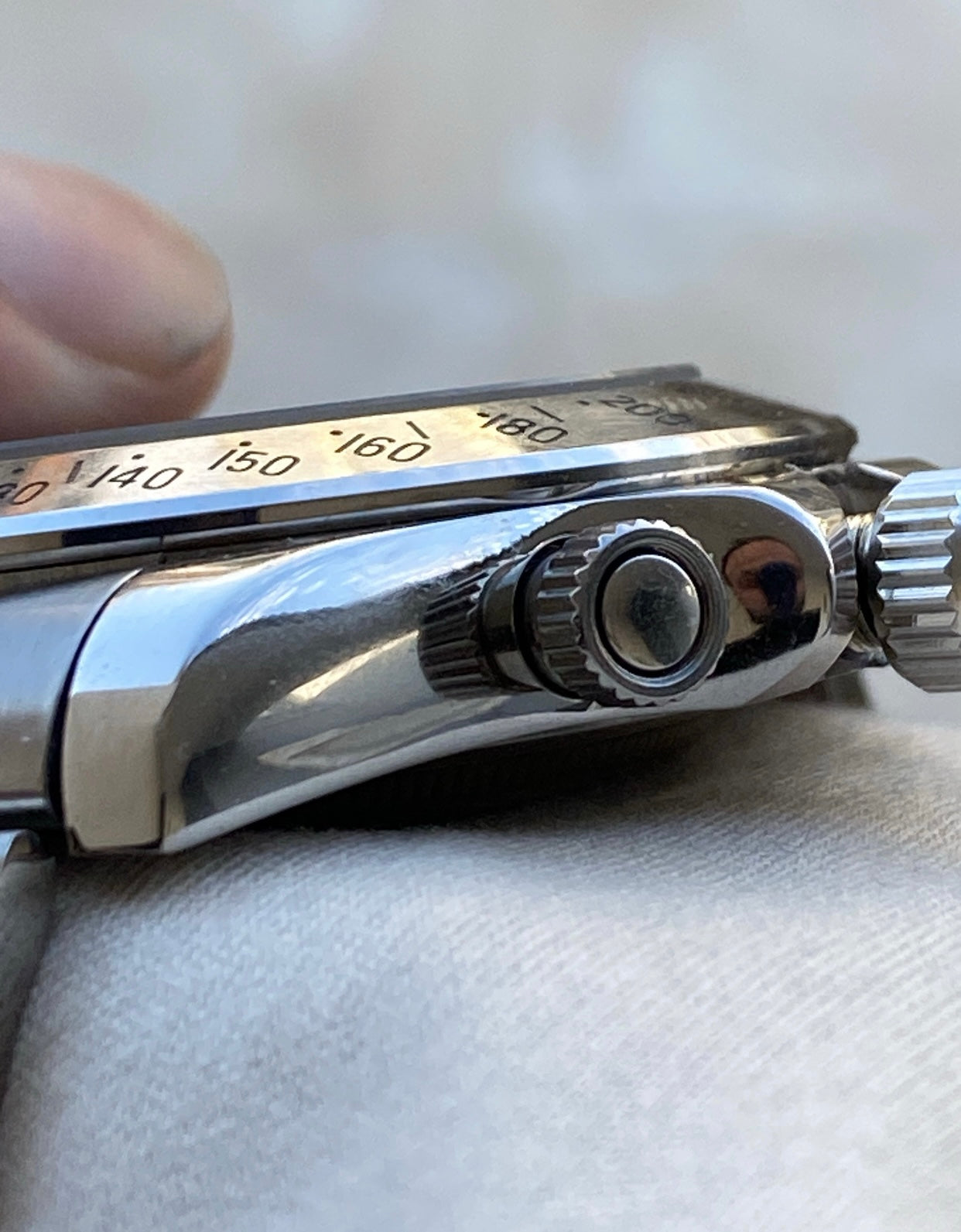 ساعه دايتونا كرونوجراف مسلتعمله قطعه واحده -قيمتها بالسوق اعلى من هيك بكثير