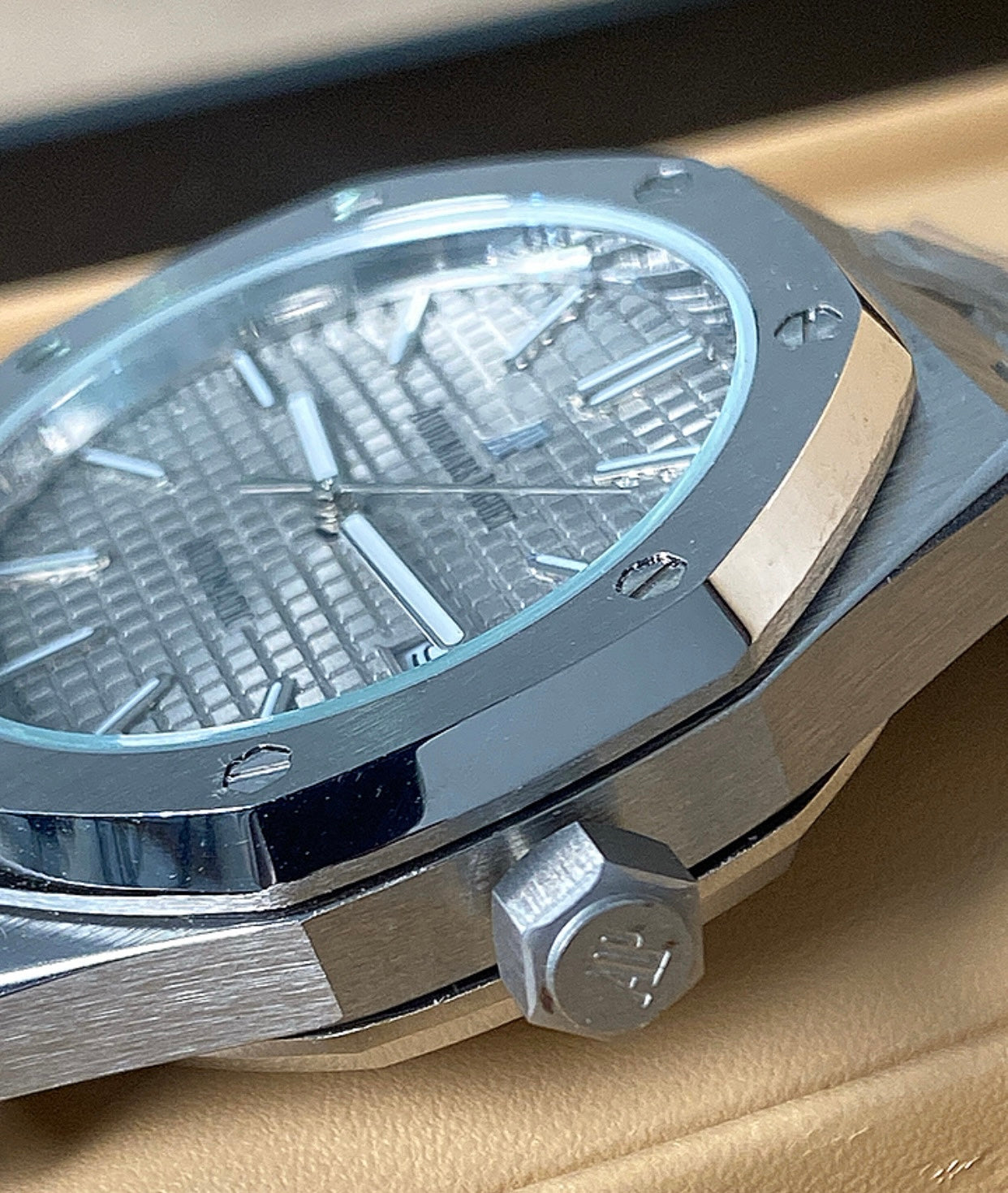 AP titanium 41 mm - ساعة اي بي تيتانيوم كاين تايتل رويال اوك