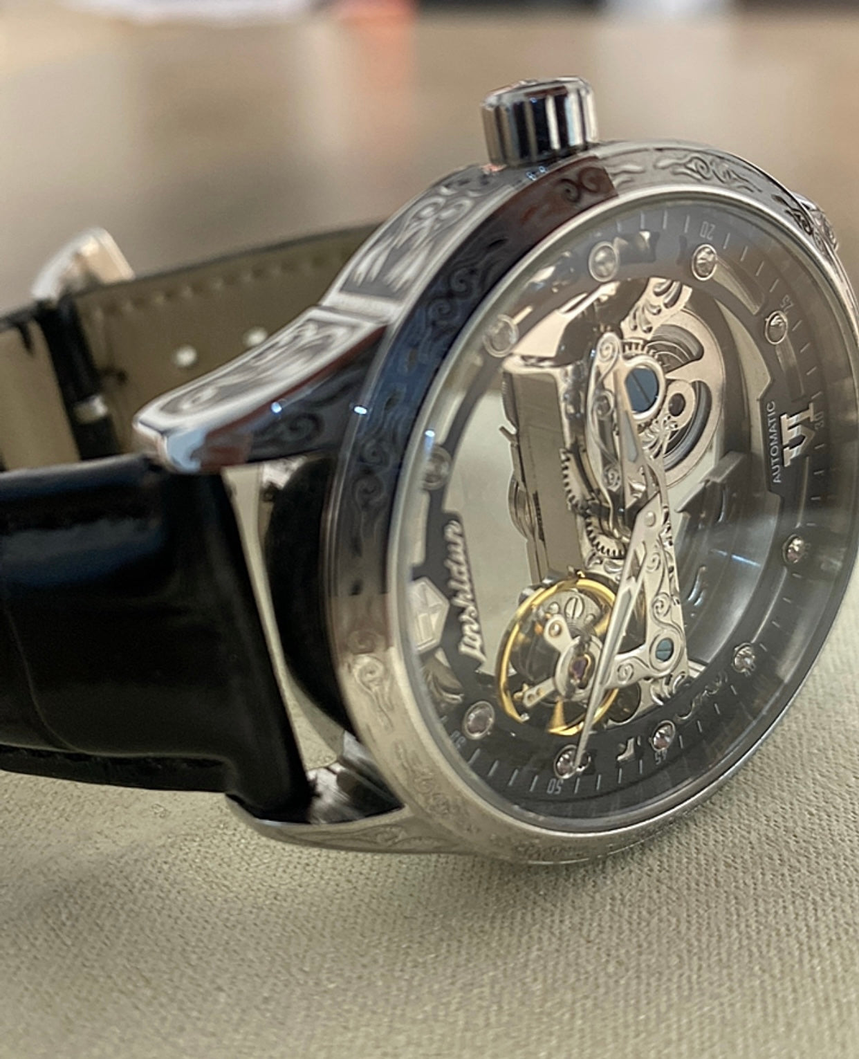 ساعه ليشيدون الفرنسية اصدار قبل سنة ٢٠٠٤ تم تبديل السير فقط بودي الساعة كامل اصلي