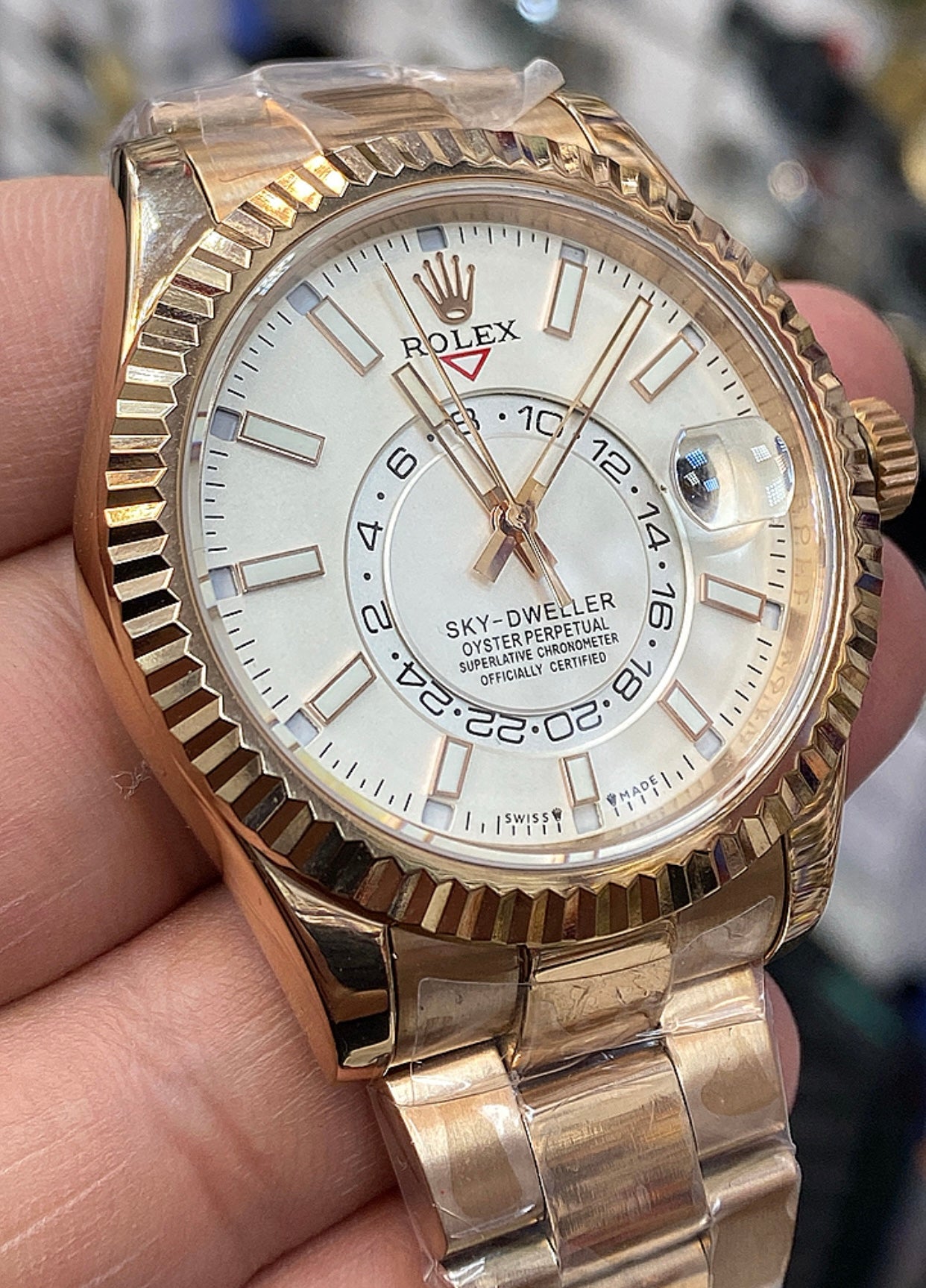 42 mm رولكس سكاي دولر روز جولد - كلين تايتل  قطعة واحدة فقط
