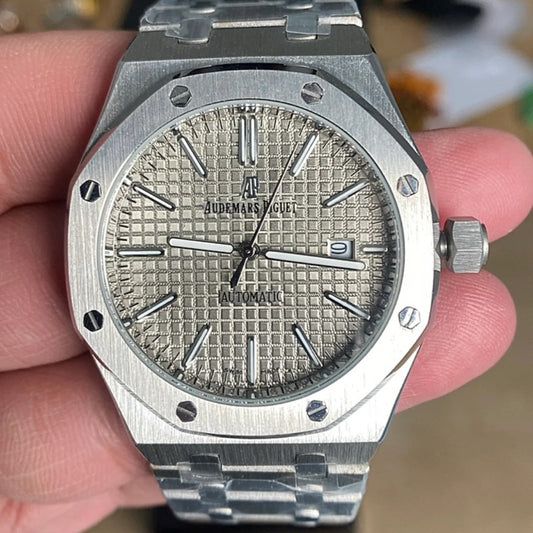 AP titanium 41 mm - ساعة اي بي تيتانيوم كاين تايتل رويال اوك