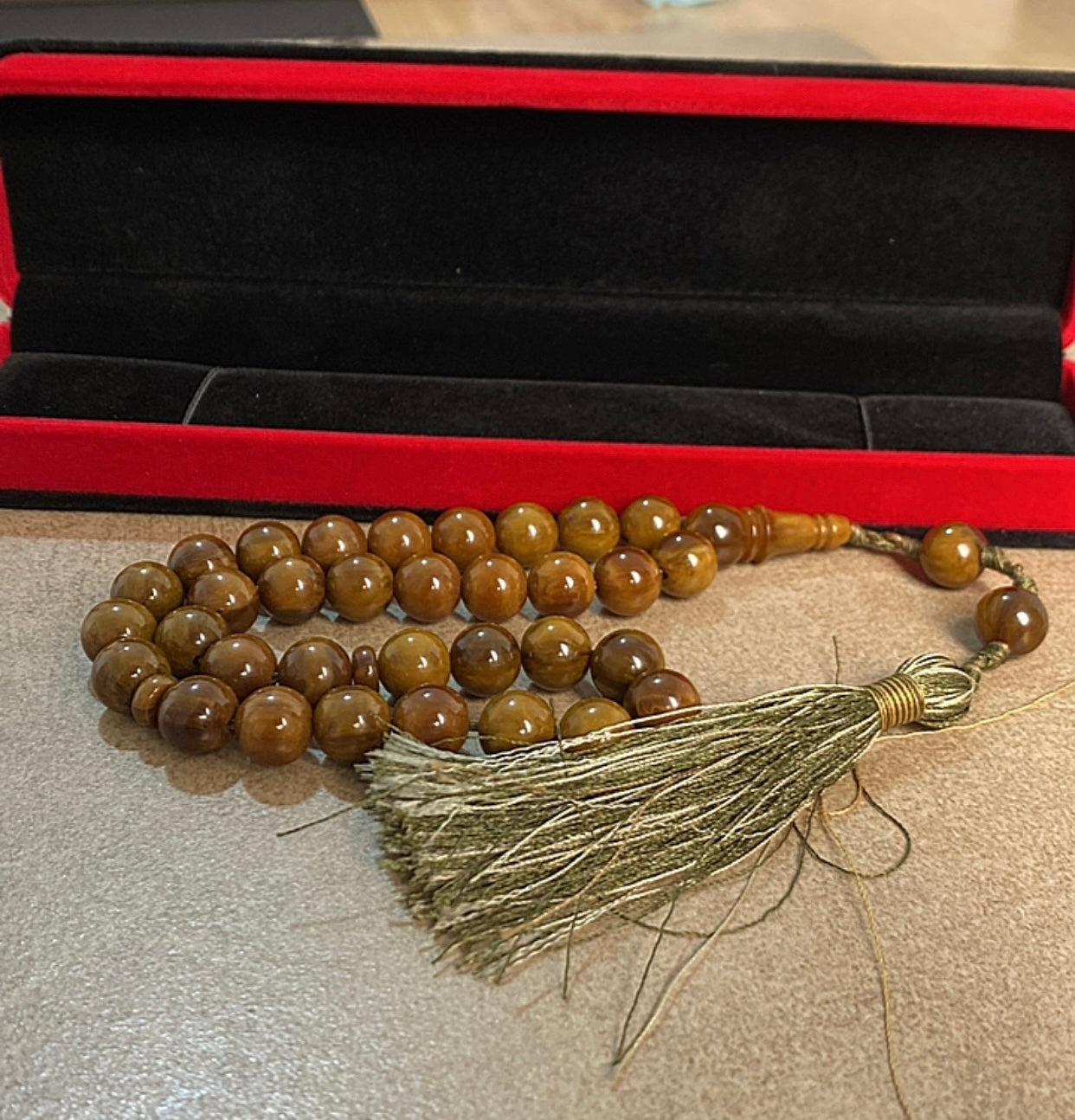 سبحة حجر سندلوس نقي ١٠٠٪  S23- متوفر قطعة واحدة من هذا التصميم