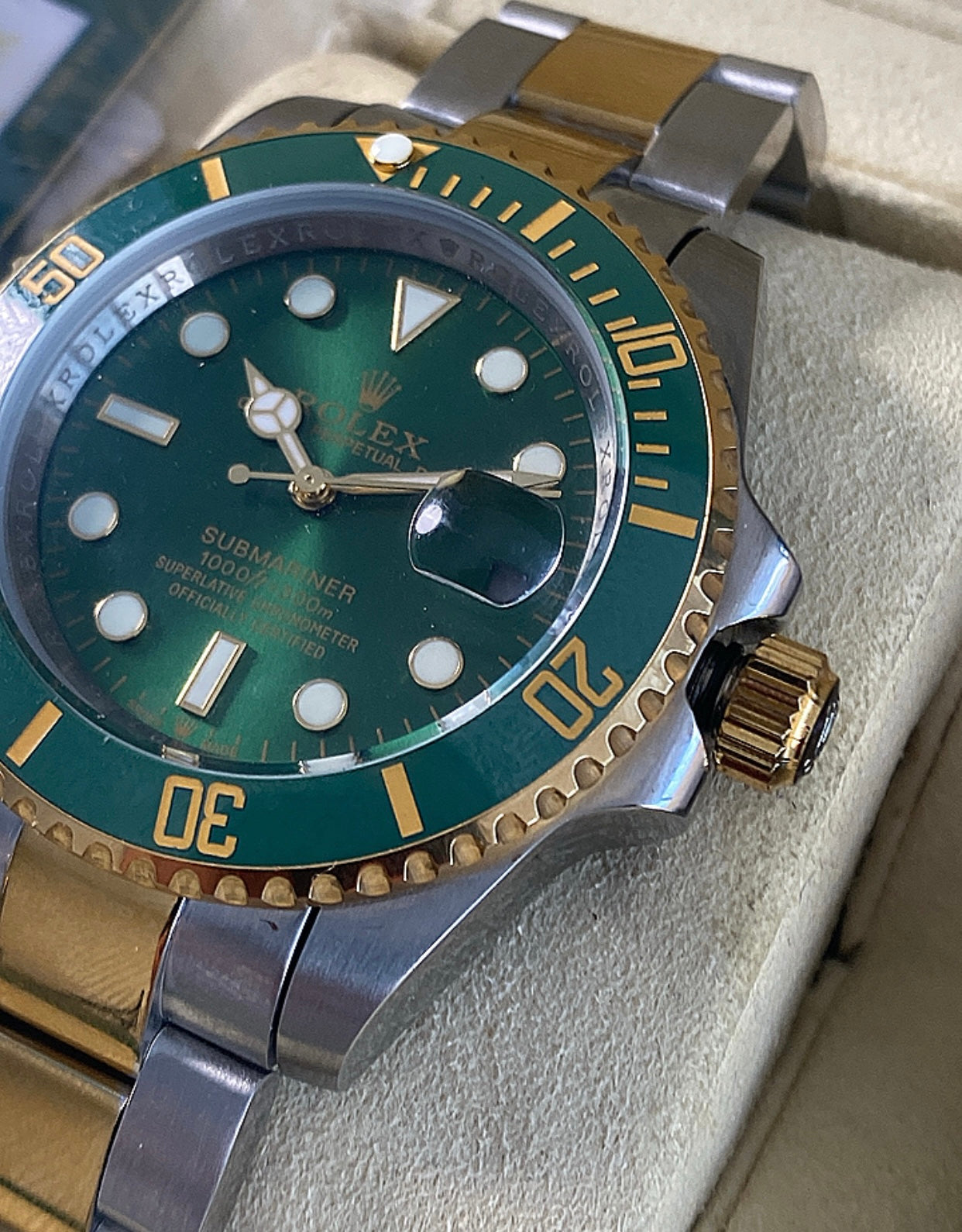 41 mm رولكس سابمارينر ستاربكس مينا اخضر + ستراب فضي و ذهبي- مستعمل بحالة الجديد