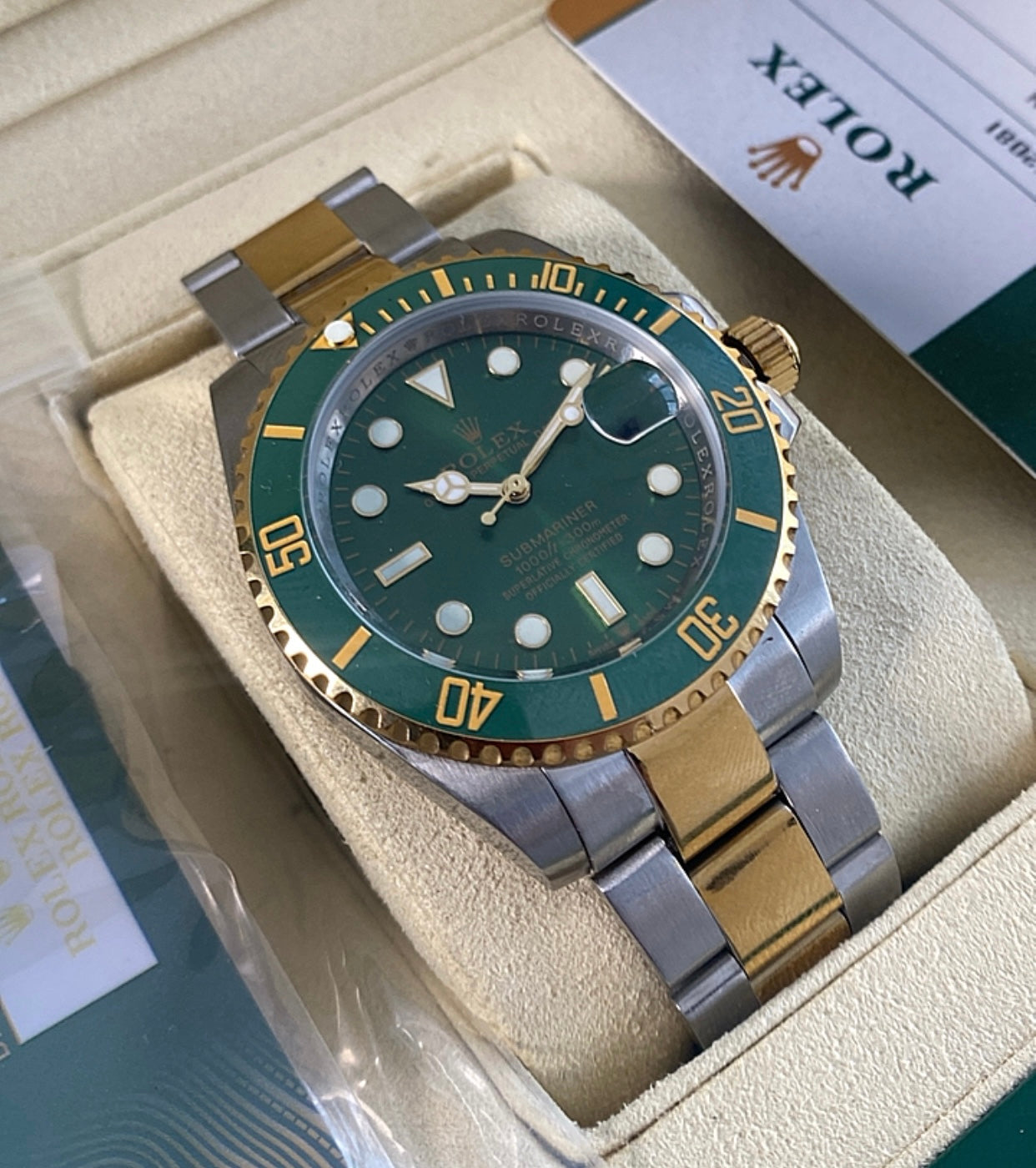 41 mm رولكس سابمارينر ستاربكس مينا اخضر + ستراب فضي و ذهبي- مستعمل بحالة الجديد