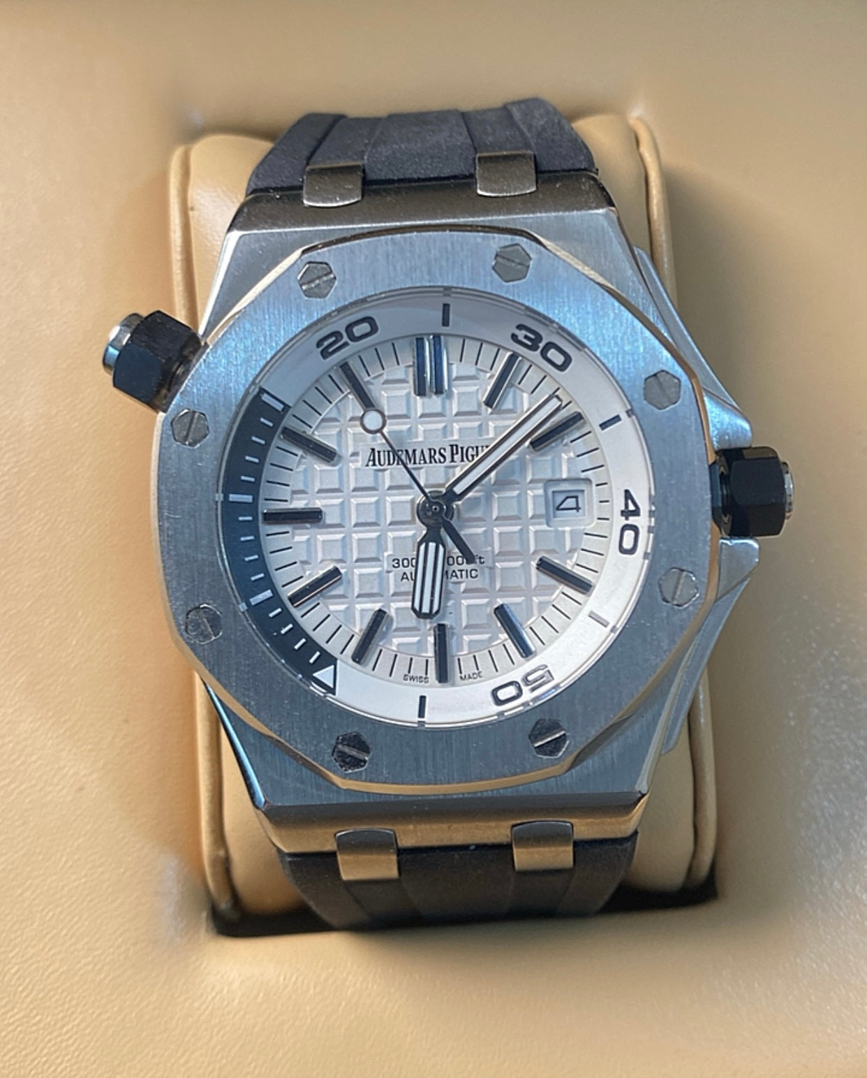 AP offshore  42 mm - اوف شور كلون طبق الأصل - قطعة واحدة ابيض و سلفر(AP 1)