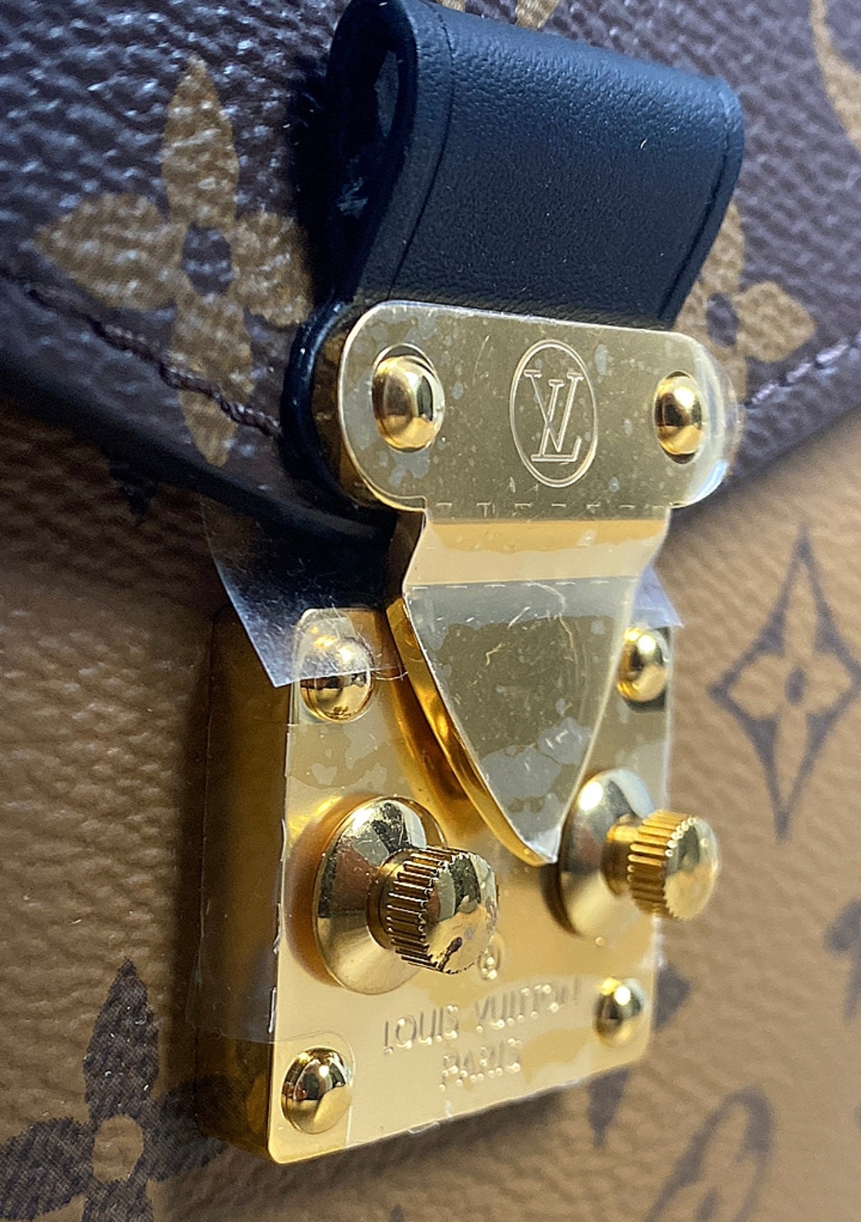 متوفر قطعتين: لويس فيتون جراند ماستر(Louis Vuitton Pochette Métis)