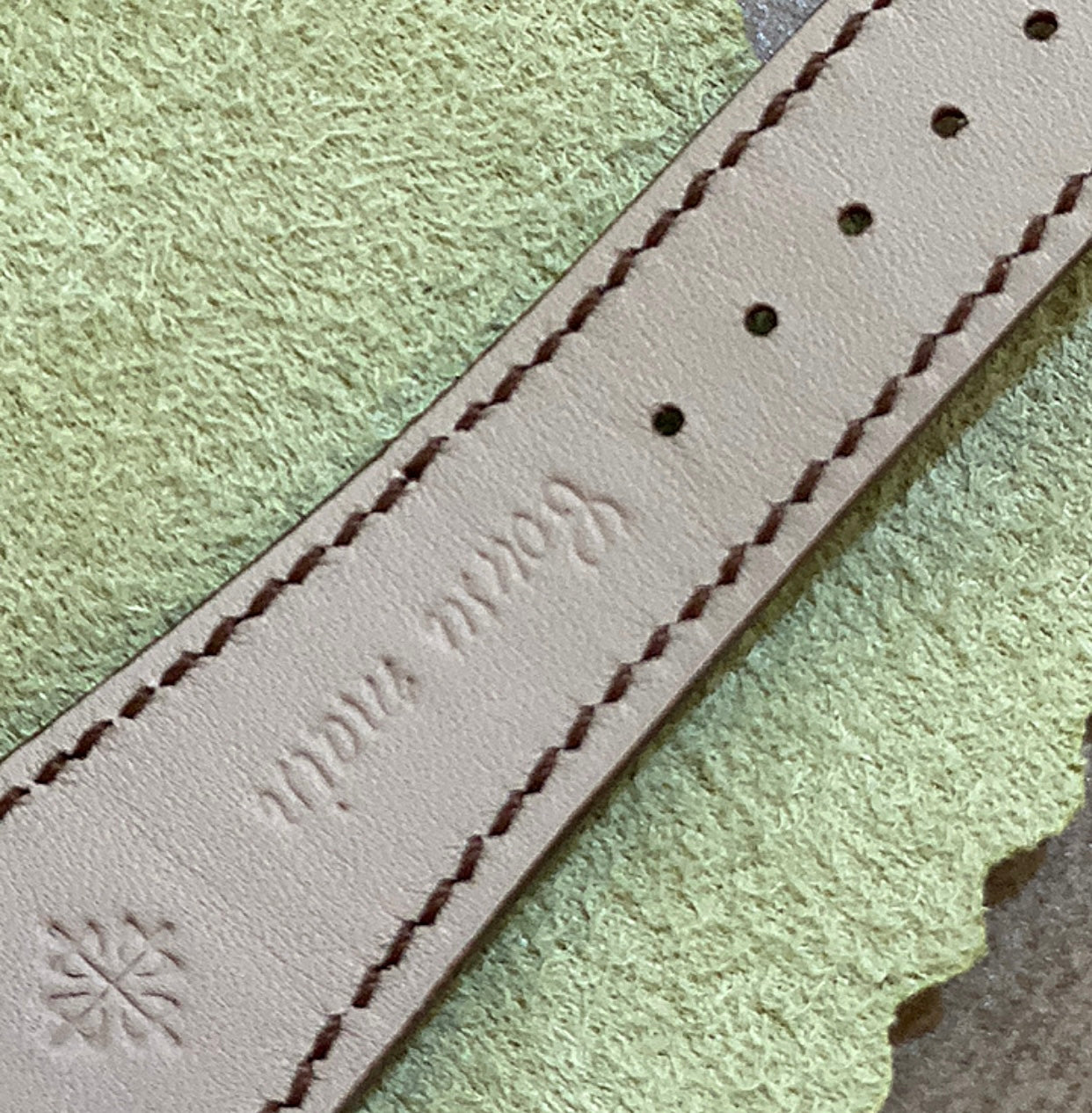 patek philippe 5712 - تطابق ١٠٠٪ ماكينة سويسري ذهب وردي عيار ١٨ طلاء بنفس درجة الباتيك جلد طبيعي  حجر زركيون مطابق للالماس