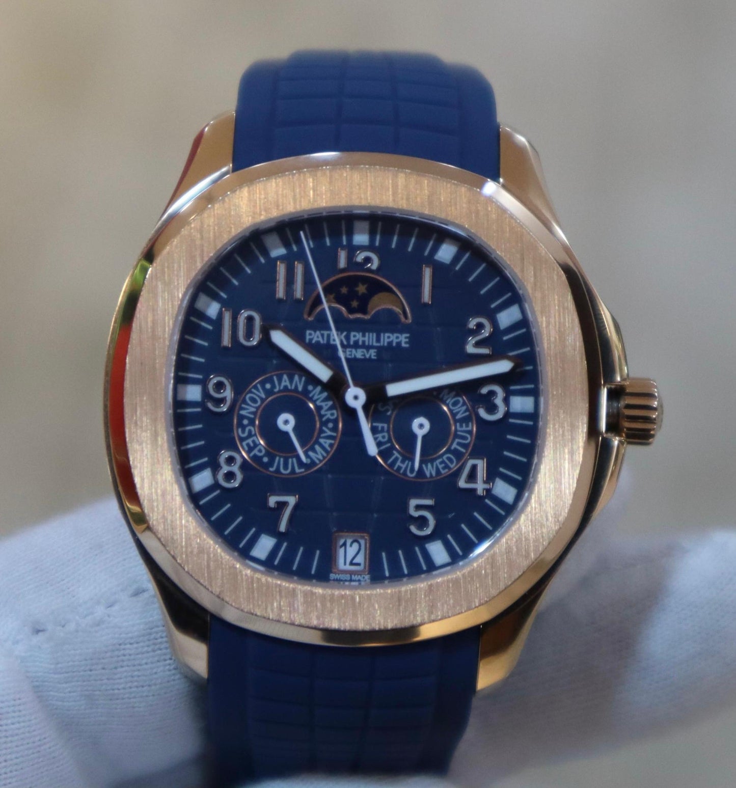 patek philippe aquanaut perpetual calendar - اكوانوت كاليندر كلين طبق الأصل