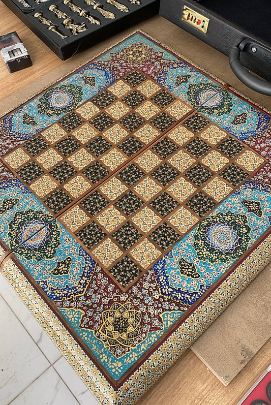 طاولي + شطرنج  زخرفة سوداء راقية صناعة يدوية - جنطة جلد فاخرة السعر بدون احجار شطرنج ٥٥٠ الف ومع احجار شطرنج ٦٥٠ الف