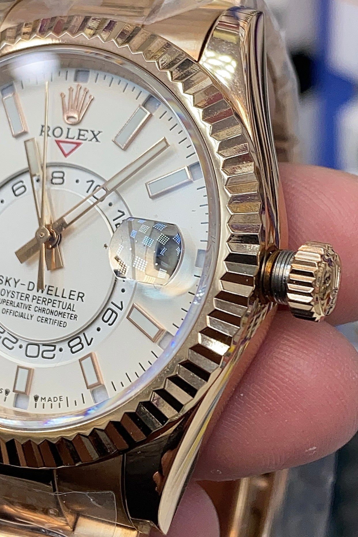 42 mm رولكس سكاي دولر روز جولد - كلين تايتل  قطعة واحدة فقط
