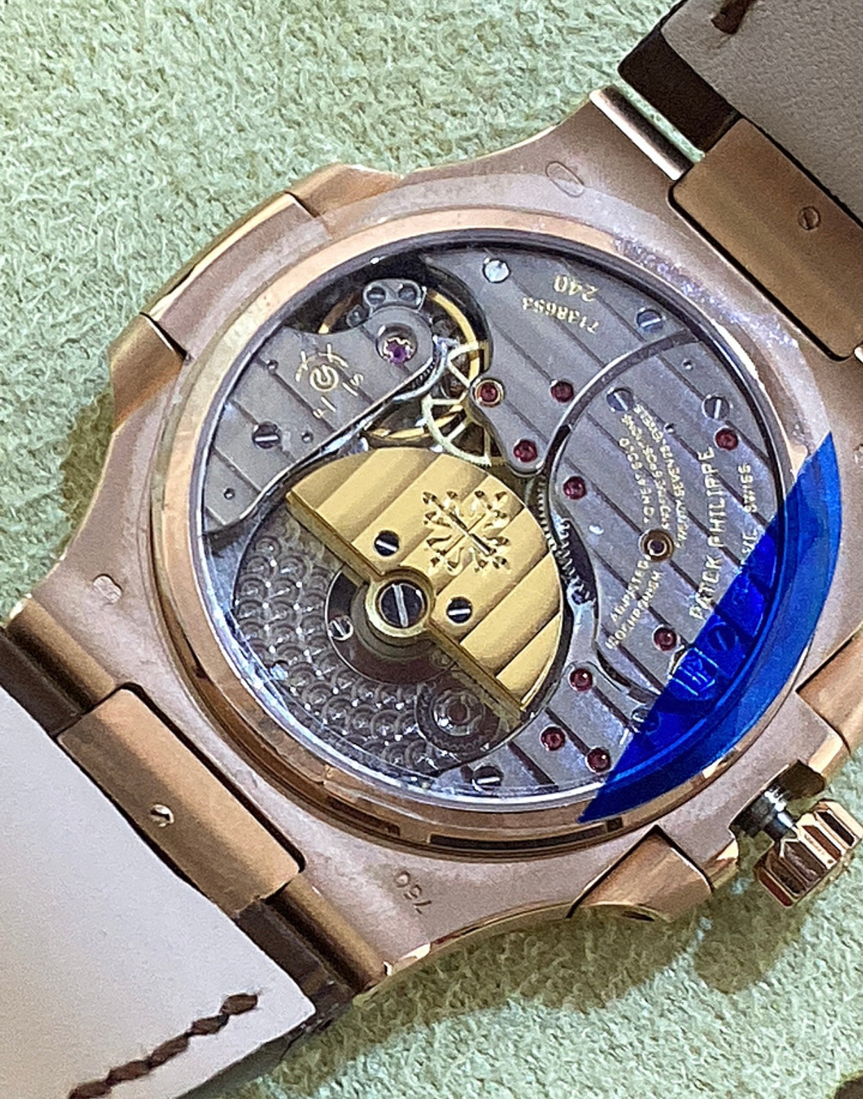 patek philippe 5712 - تطابق ١٠٠٪ ماكينة سويسري ذهب وردي عيار ١٨ طلاء بنفس درجة الباتيك جلد طبيعي  حجر زركيون مطابق للالماس