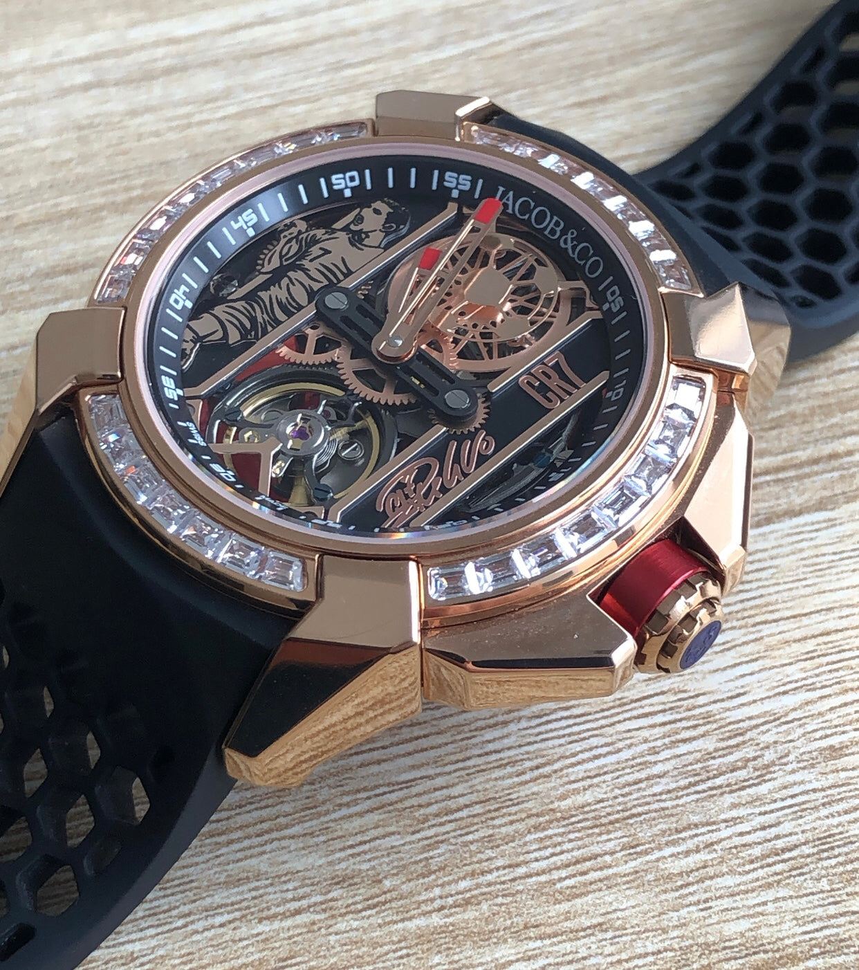 جاكوب اند كو اصدار خاص ل رونالدو سير رابر - صنع منها ٥٠ قطعة فقط في العالم