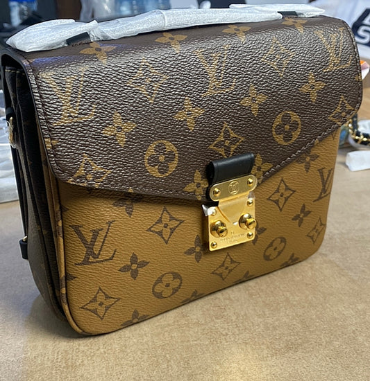 متوفر قطعتين: لويس فيتون جراند ماستر(Louis Vuitton Pochette Métis)