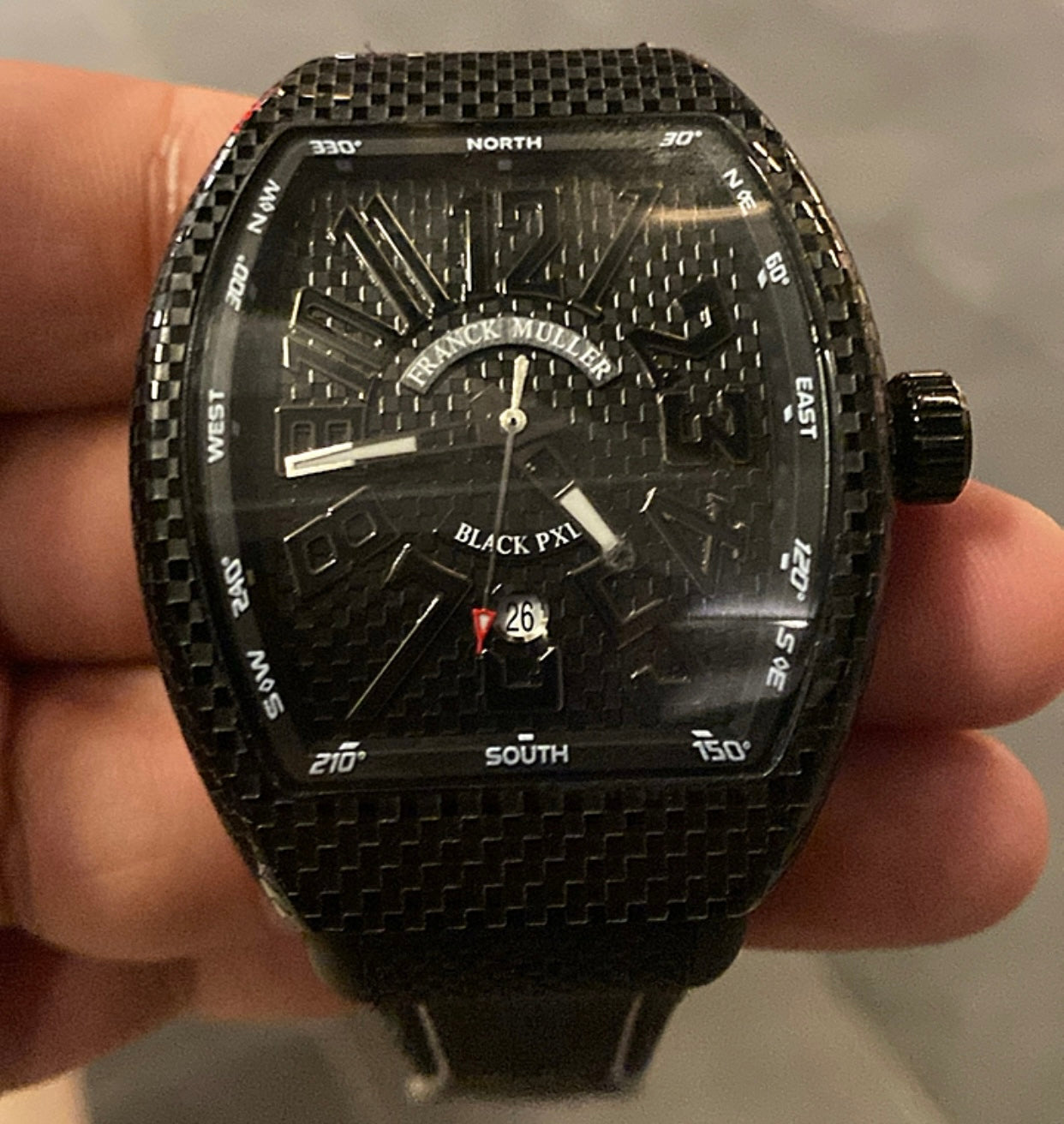 فرانك مولر كاربون فايبرركلين فينيشنج عالي جداً و تطابق في المكينة (صور الساعة الحقيقية مو من النت)