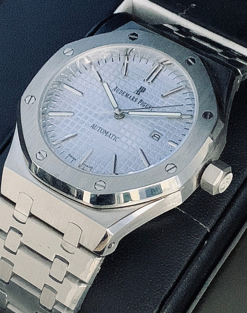 41 mm اوديمارس بيجيه كلين ٢٠٢٤ بلو (AP)