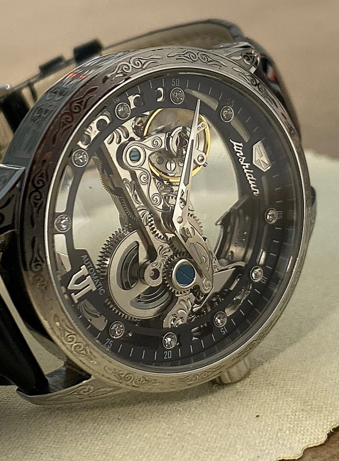 ساعه ليشيدون الفرنسية اصدار قبل سنة ٢٠٠٤ تم تبديل السير فقط بودي الساعة كامل اصلي