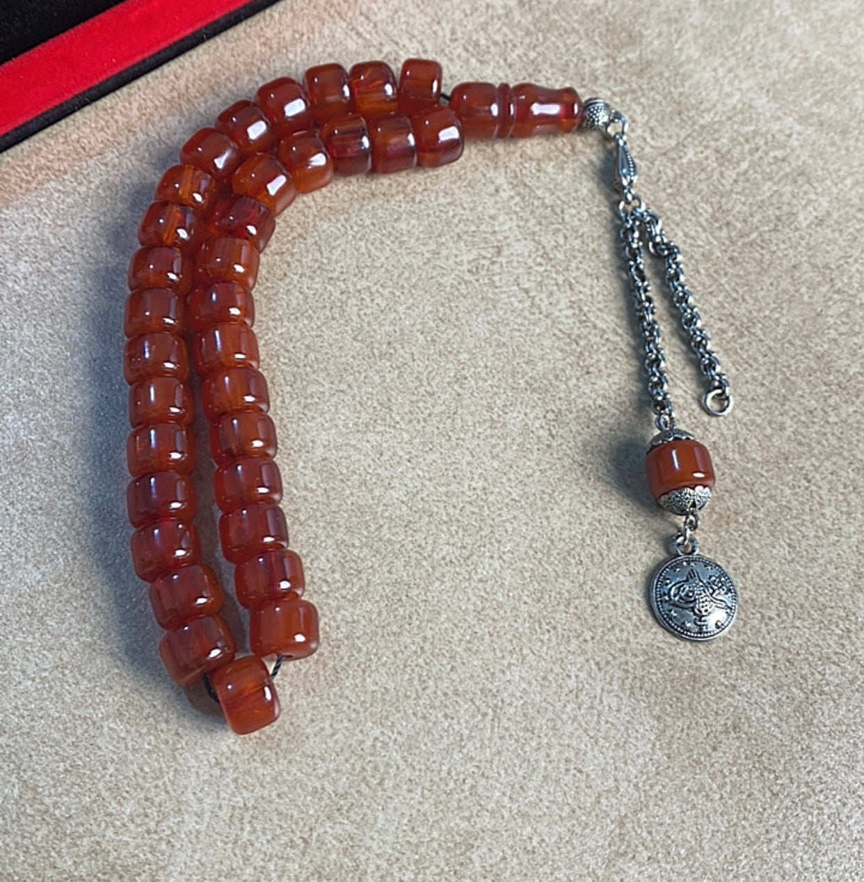 سبحة سندلوس قديمة صناعة التسعينات - وارد قطر - عمر الحجر اككر من ٥٠ سنة S50