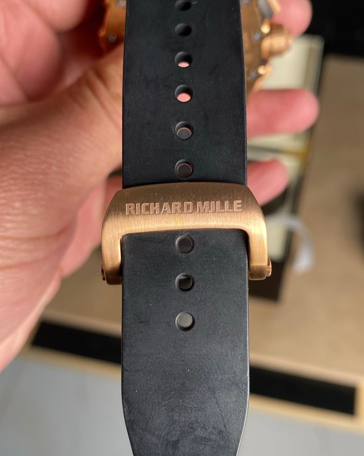 RM 11-03 تصميم ٢٠٢١ ستراب اسود