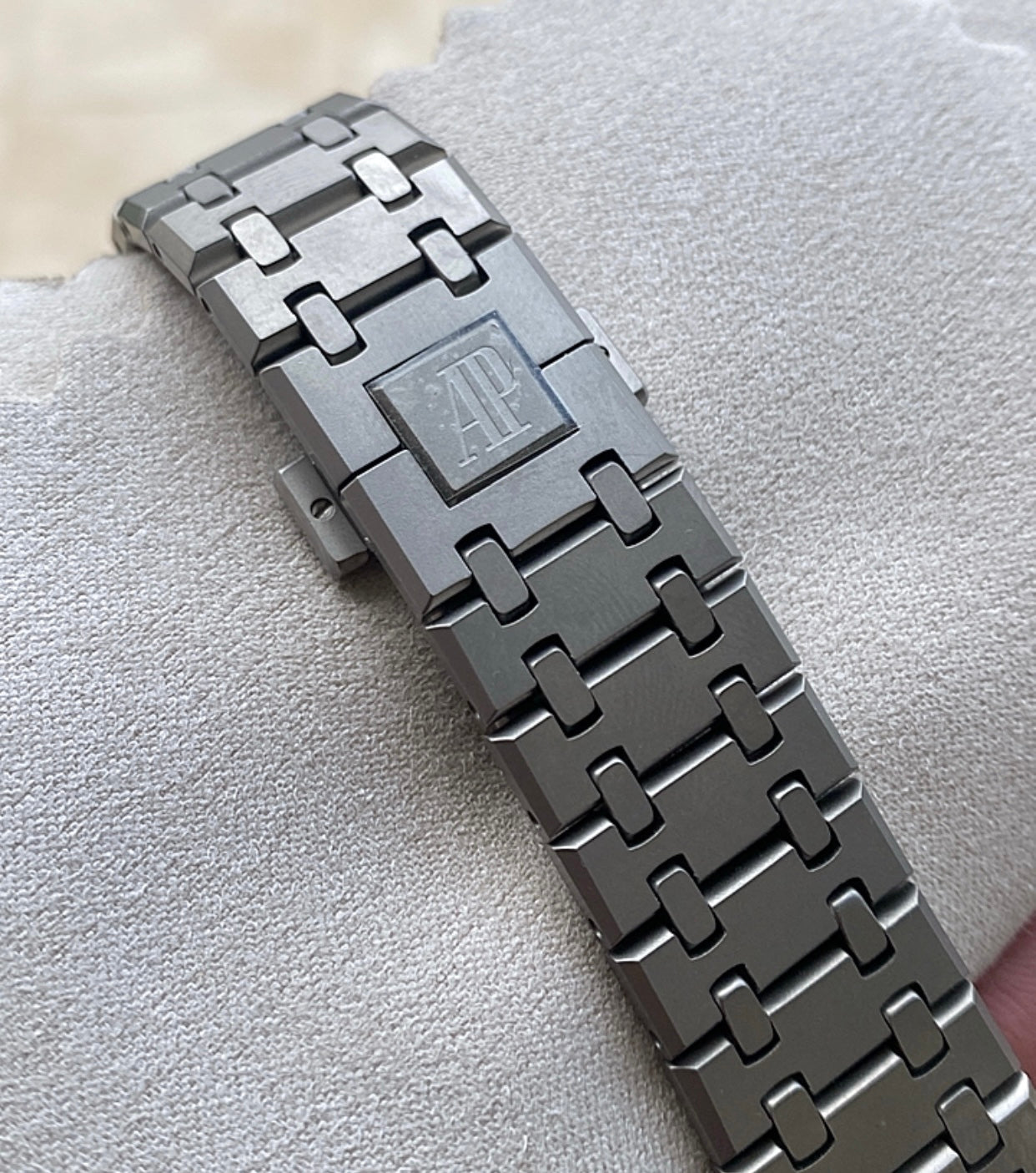 AP Royal Oak 41 mm  - اي بي رويال اوم بلاك ديل - مات فضي