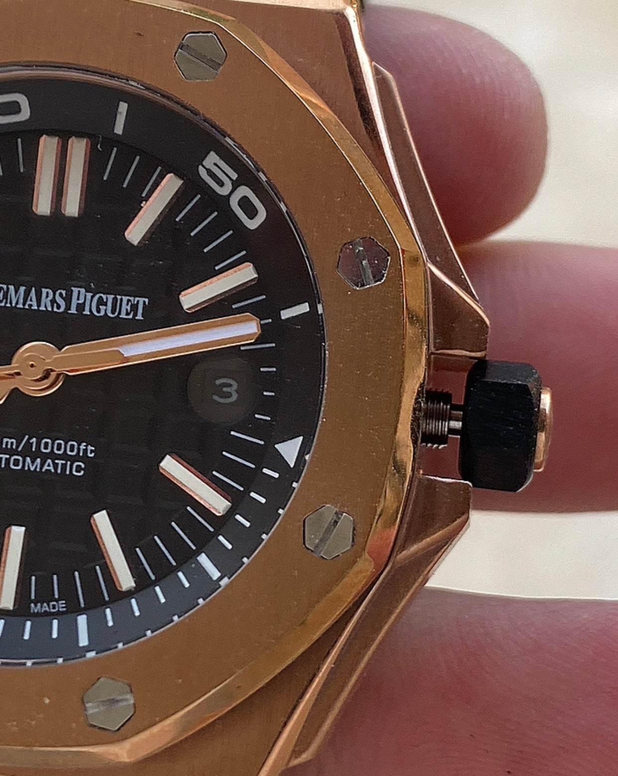 AP offshore 42 mm - اوف شور كلون طبق الأصل - قطعة واحدةاسود و روز جولد  (AP 2)