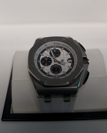 Audemars Piguet Royal Oak Offshore 42 mm  - كلين تايتل قطعة واحدة فقط في العراق