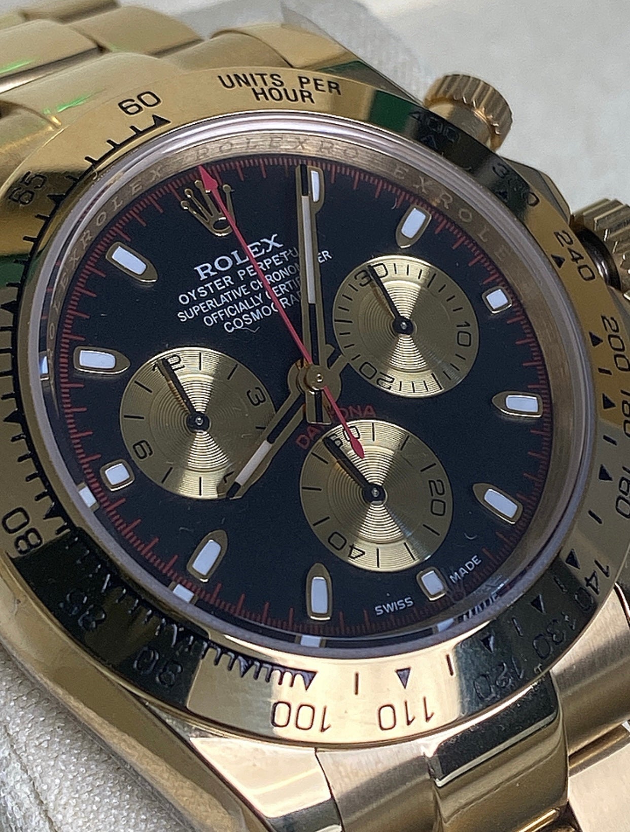 40 mm رولكس دايتونا ذهب أصفر بقرص أسود