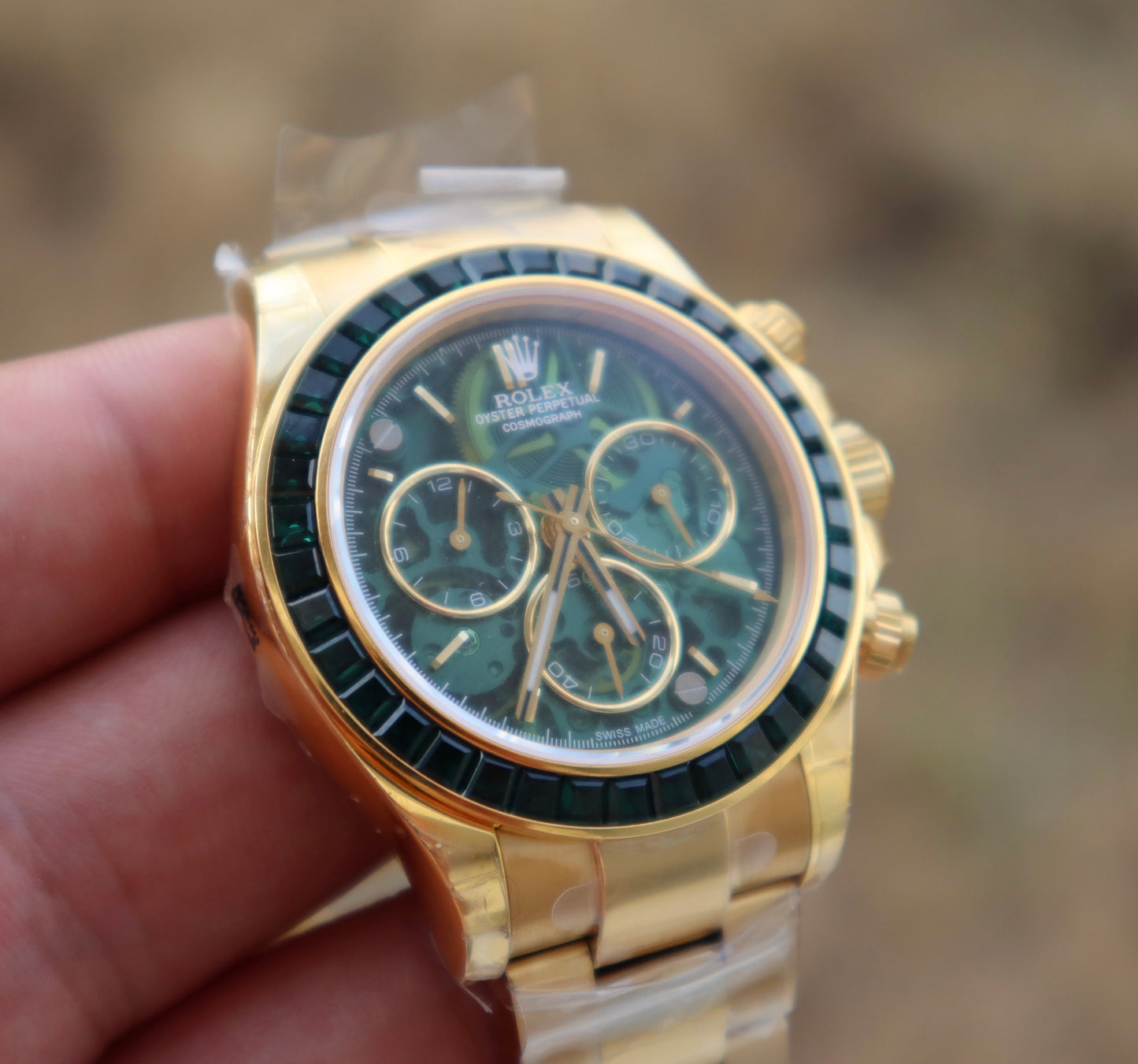 Rolex Daytona Green Ruby 40 mm -قطعة كلين طبق الأصل ماكيمة سويسري طبق الأصل متوفر حبة واحدة في كل العراق