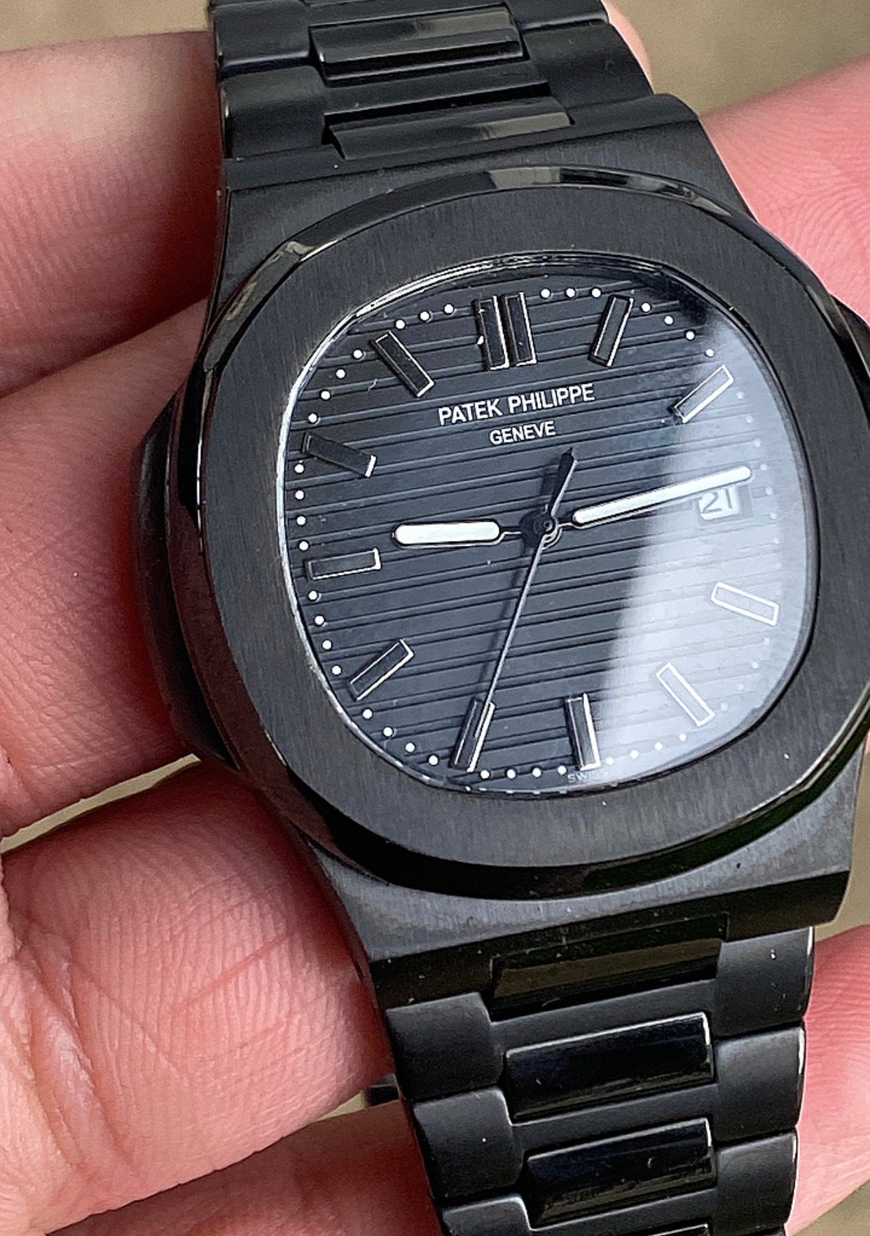 40.5 mm باتيك فيليب نوتلس بلاك مات كلين تايتل