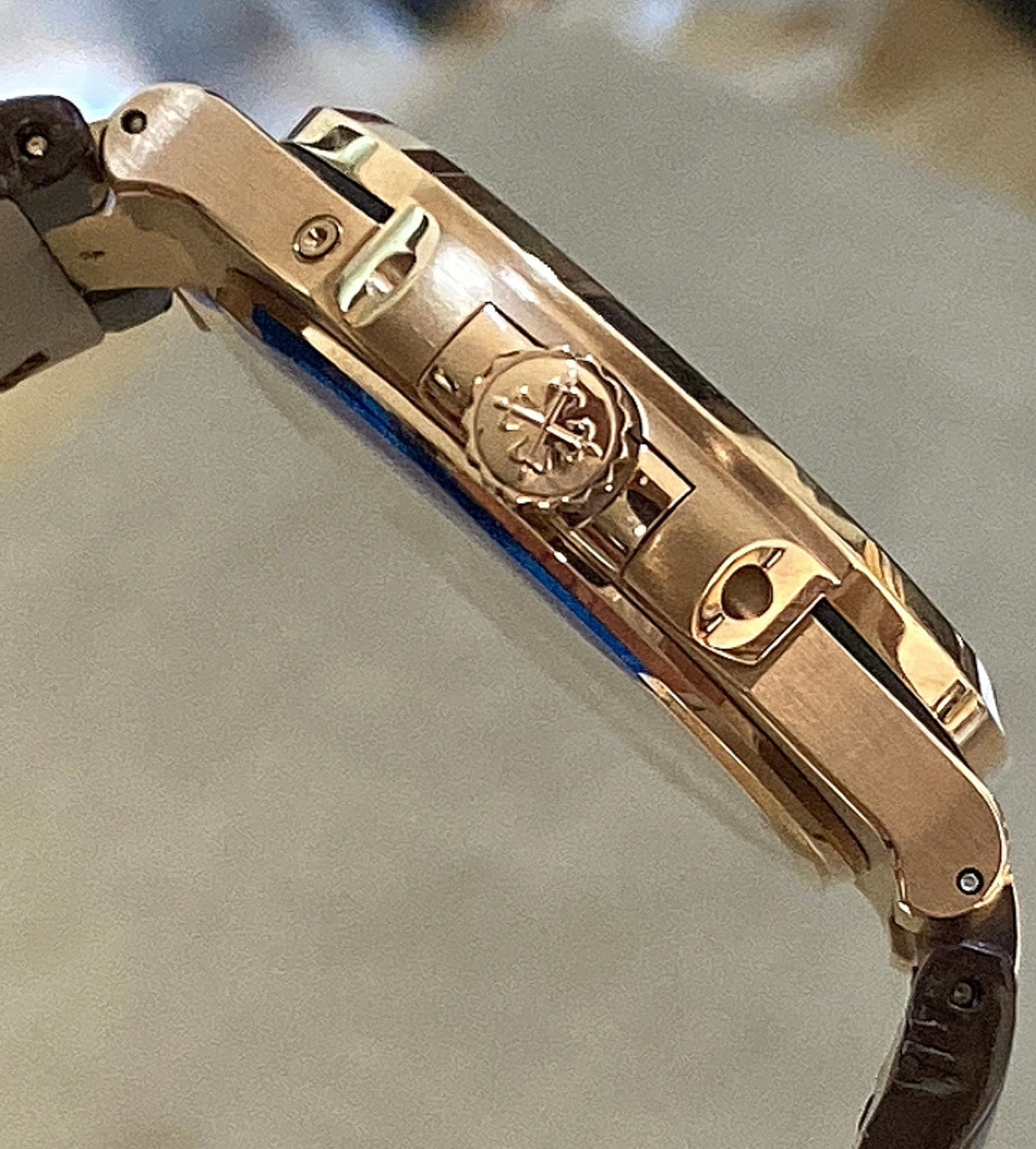 patek philippe 5712 - تطابق ١٠٠٪ ماكينة سويسري ذهب وردي عيار ١٨ طلاء بنفس درجة الباتيك جلد طبيعي  حجر زركيون مطابق للالماس