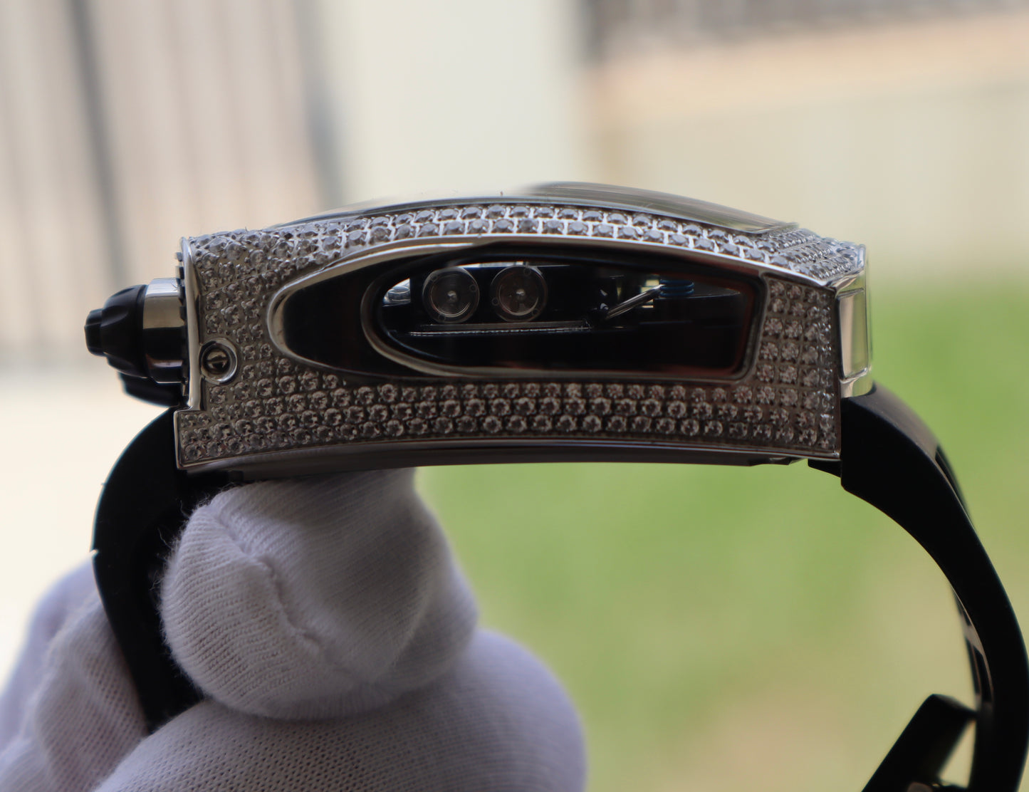 ساعة جاكوب اند كو اصدار خاص بوجاتي شيرون دايموند - حبة واحدة لأول شخص