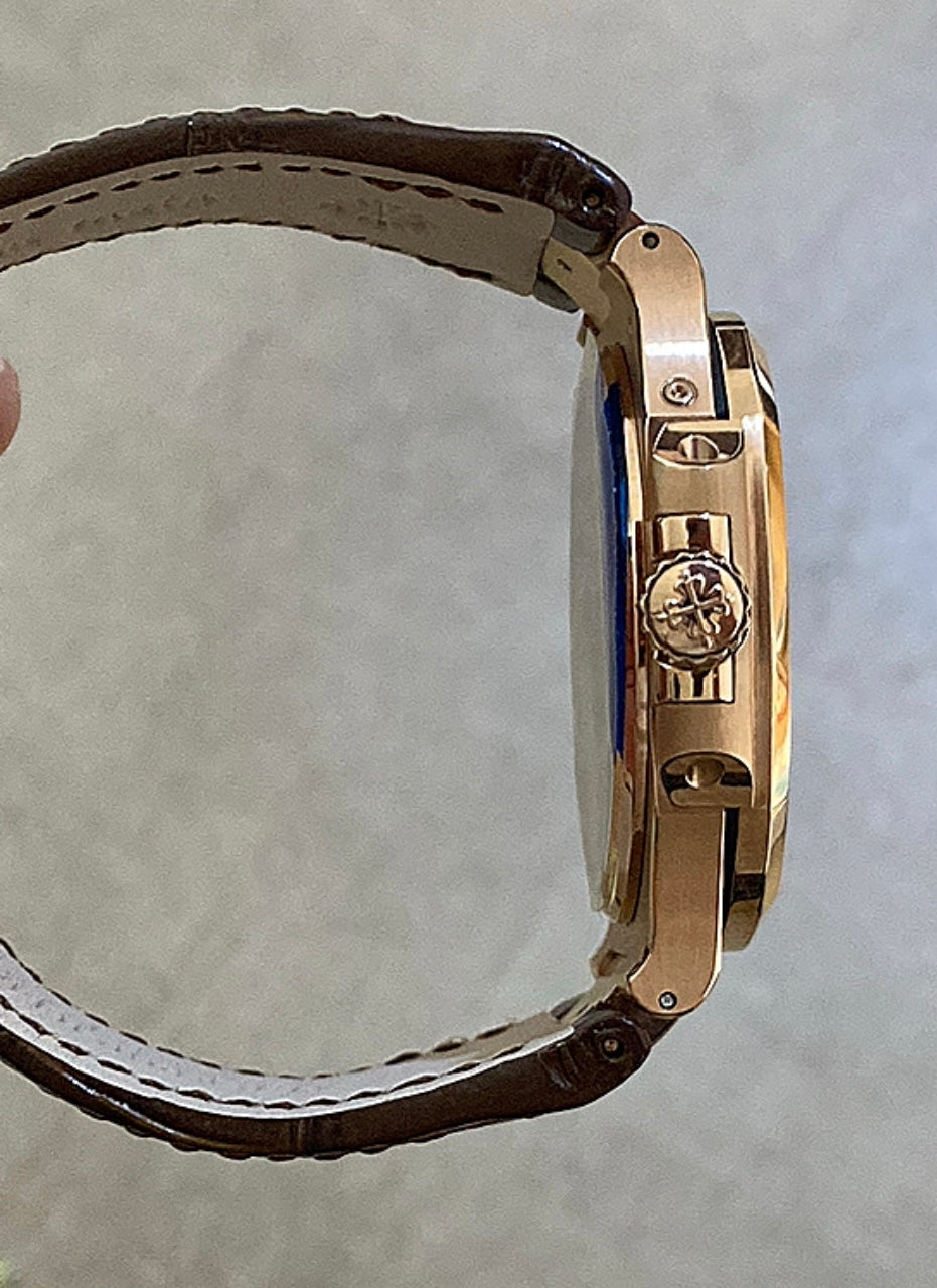 patek philippe 5712 - تطابق ١٠٠٪ ماكينة سويسري ذهب وردي عيار ١٨ طلاء بنفس درجة الباتيك جلد طبيعي  حجر زركيون مطابق للالماس