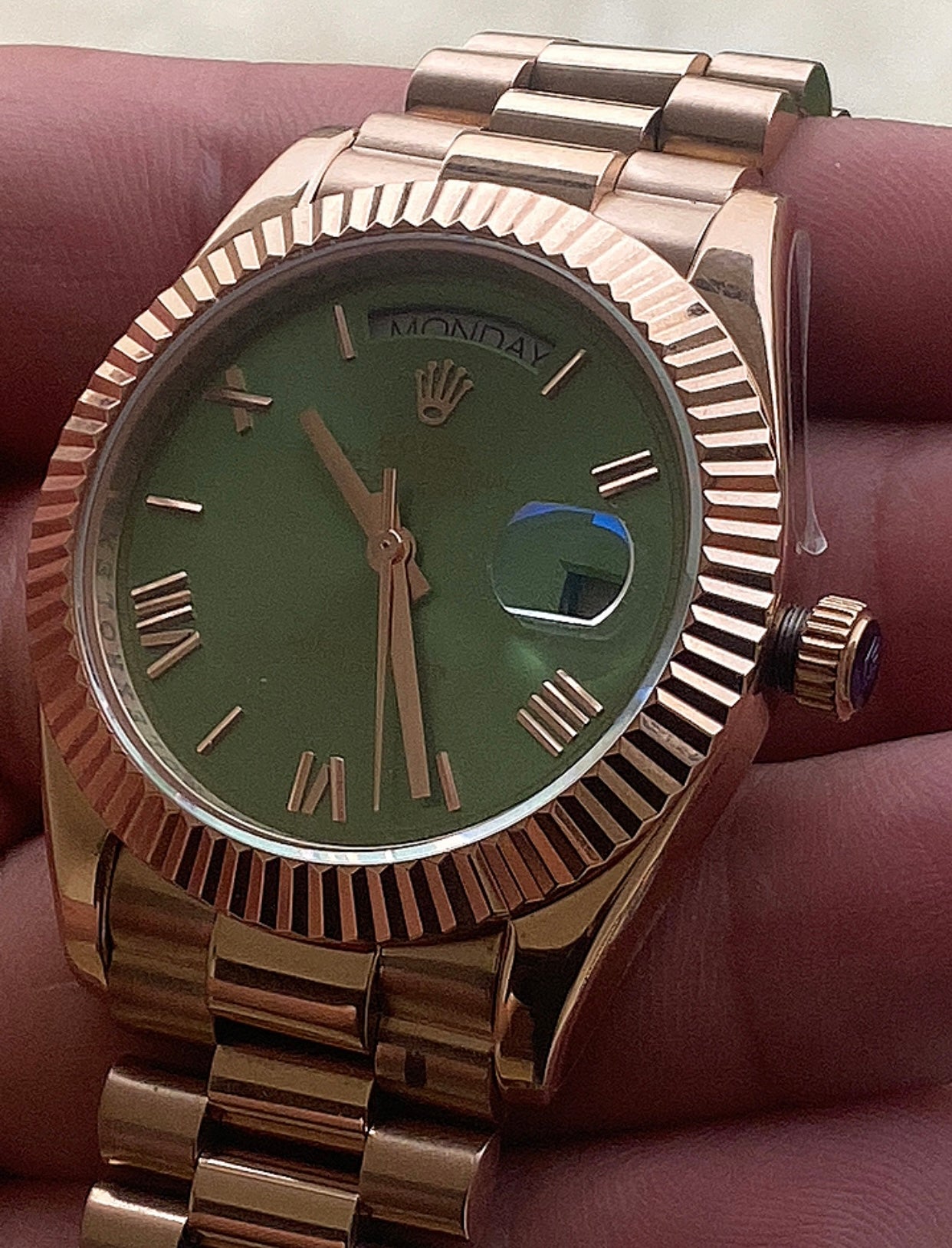 40 mm رولكس داي ديت روز جولد مينا اوليڤ اومبريه - ماكينة سويسري متبقي ٣ قطع
