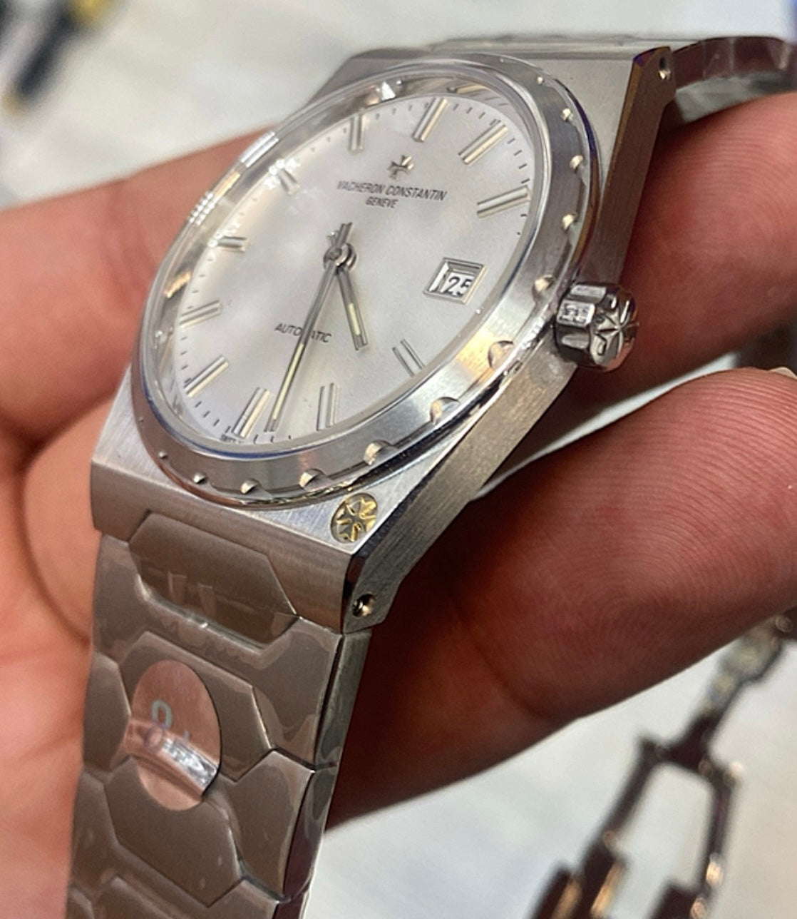 فاشيرون كونستانتان اكسبشنال  مينا ابيض 222 - طبق الأصل ماكينة سويسري