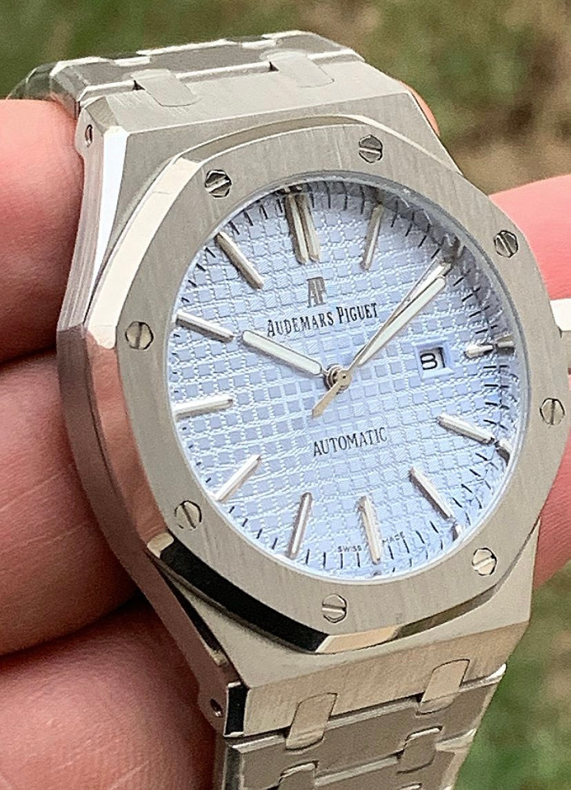 41 mm اوديمارس بيجيه كلين ٢٠٢٤ بلو (AP)