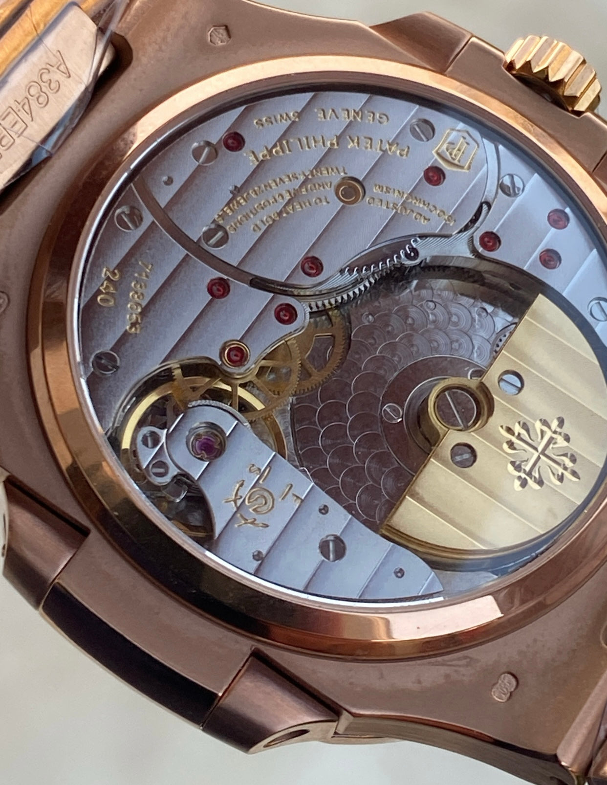 ساعة باتيك فيليب نوتلس ٥٧١٢ - الساعة الترا ماتش طبق الأصل