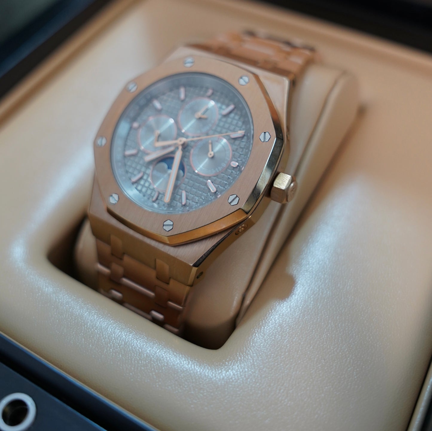 AP Royal Oak 41 mm  -  رويال اوك كاليندر روز جولد سوبر كواليتي