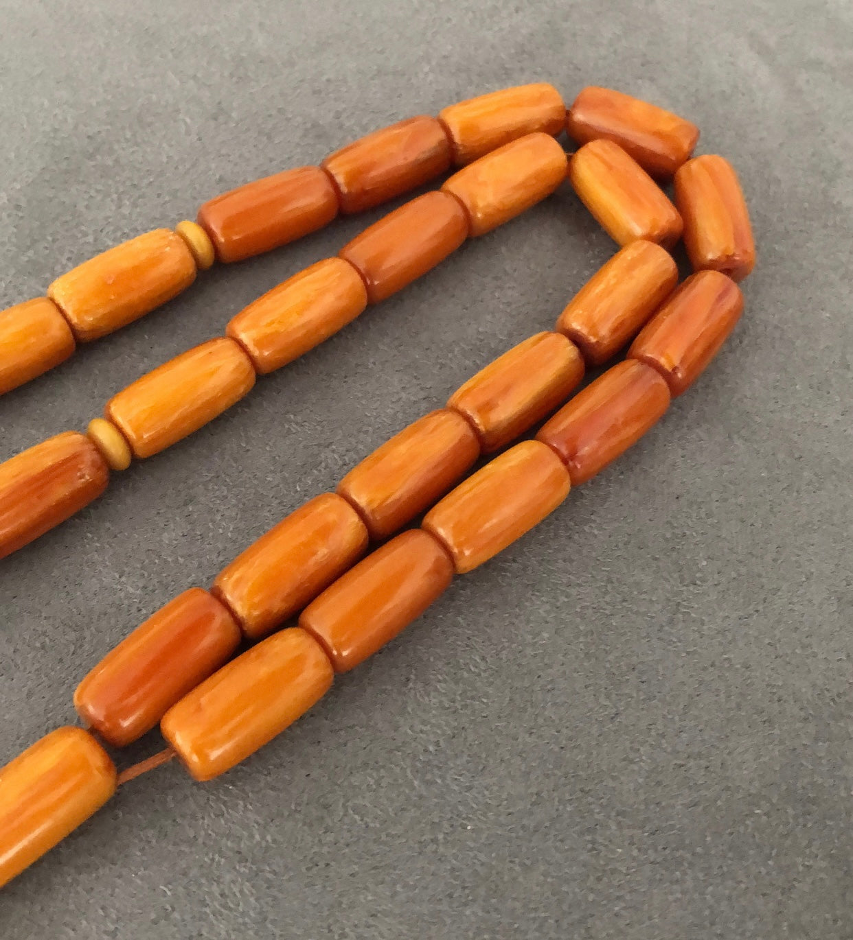 سبحة سندلوس عتيق عمر يزيد عن 50 سنة