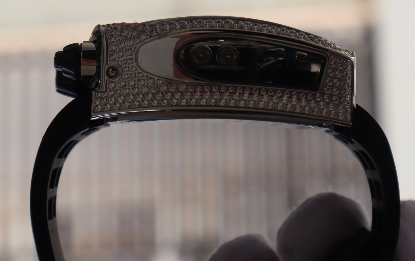 ساعة جاكوب اند كو اصدار خاص بوجاتي شيرون دايموند - حبة واحدة لأول شخص