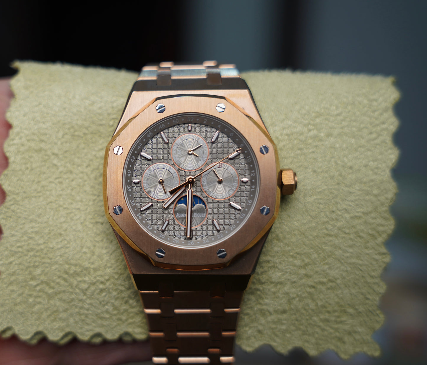 AP Royal Oak 41 mm  -  رويال اوك كاليندر روز جولد سوبر كواليتي