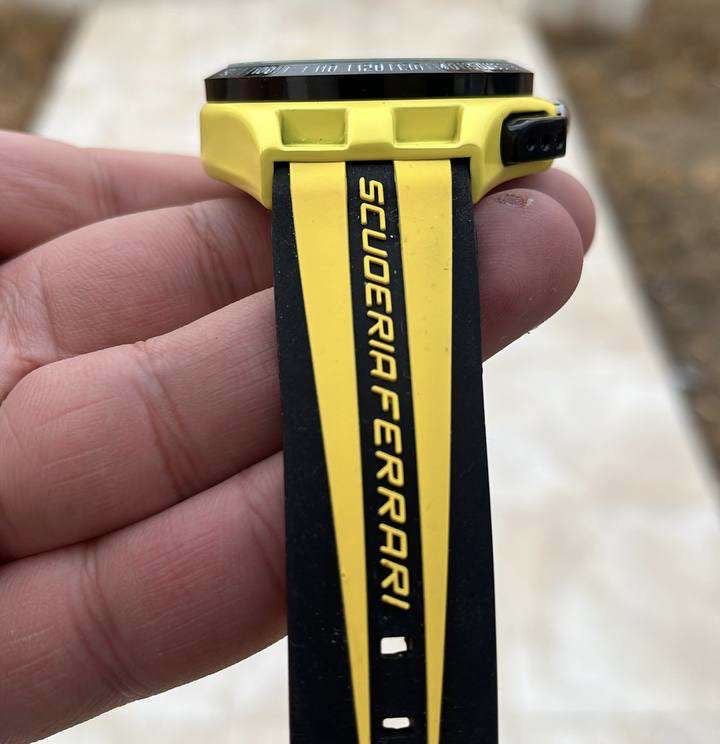 ساعة فيراري الاصدار الاصفر المحدود