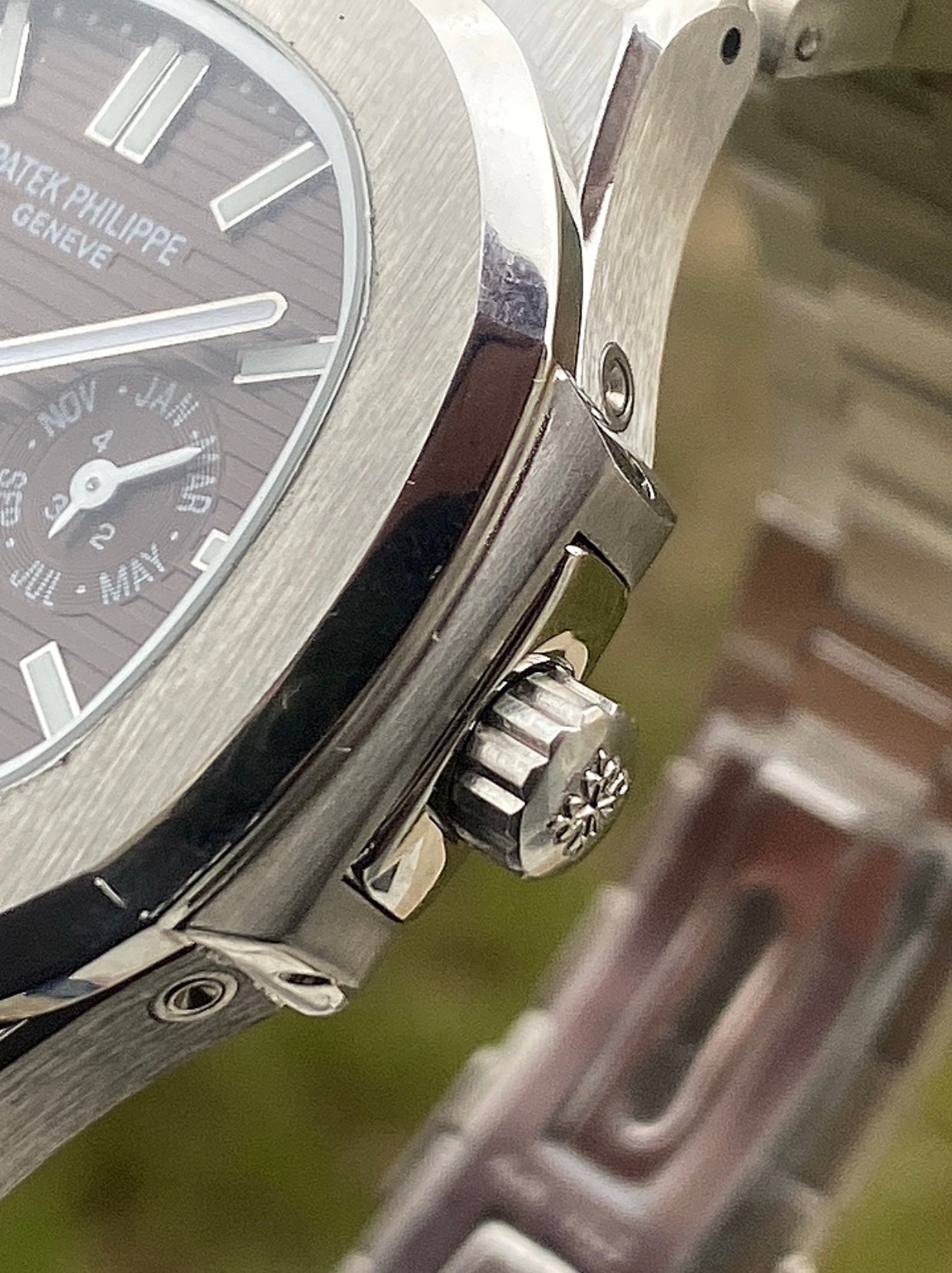 40.5 mm باتيك فيليب نوتلس كرونوجراف مينا بني -كلين