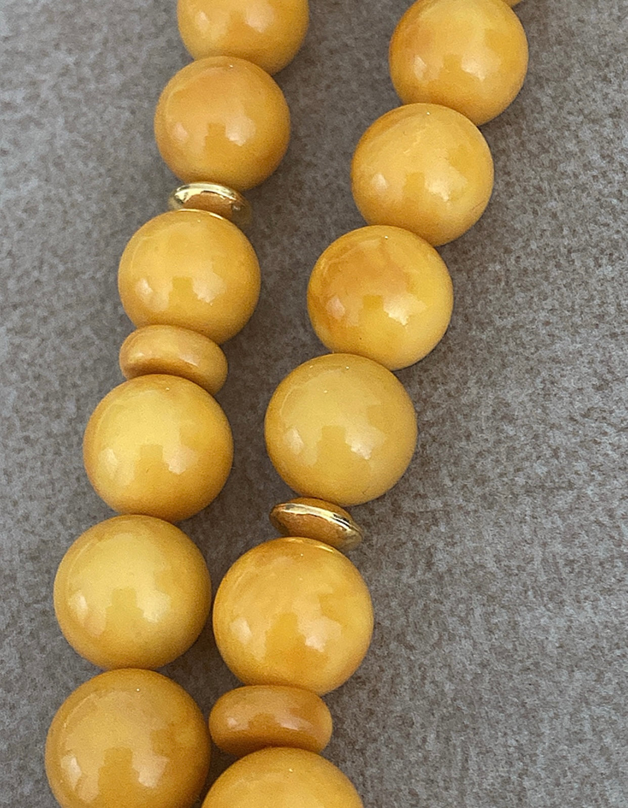 سبحة كهرب ألماني كبس - واردقطر - ذهب عيار ٢١