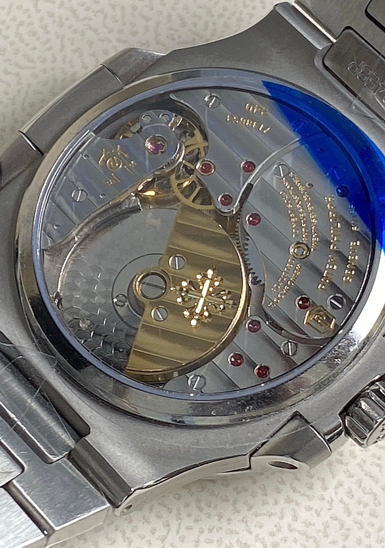 40 .5 mm باتيك فيليب نوتيلوس مون فايز و باور ريزيرف – نسخة كلين