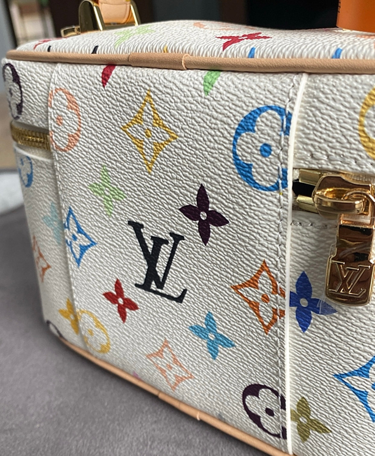LV Monogram MulticolorLimted - الجنطة طبق الأصل لا تميز متوفر قطعة واحدة